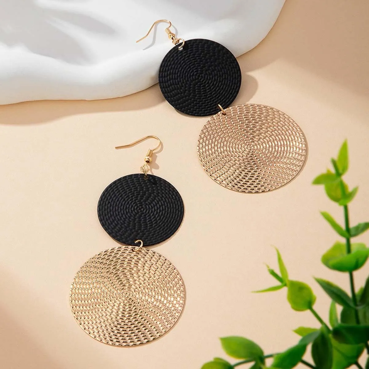 Carufin Set Collana e Orecchini Circolari Geometrici Nero e Oro - immagine 6