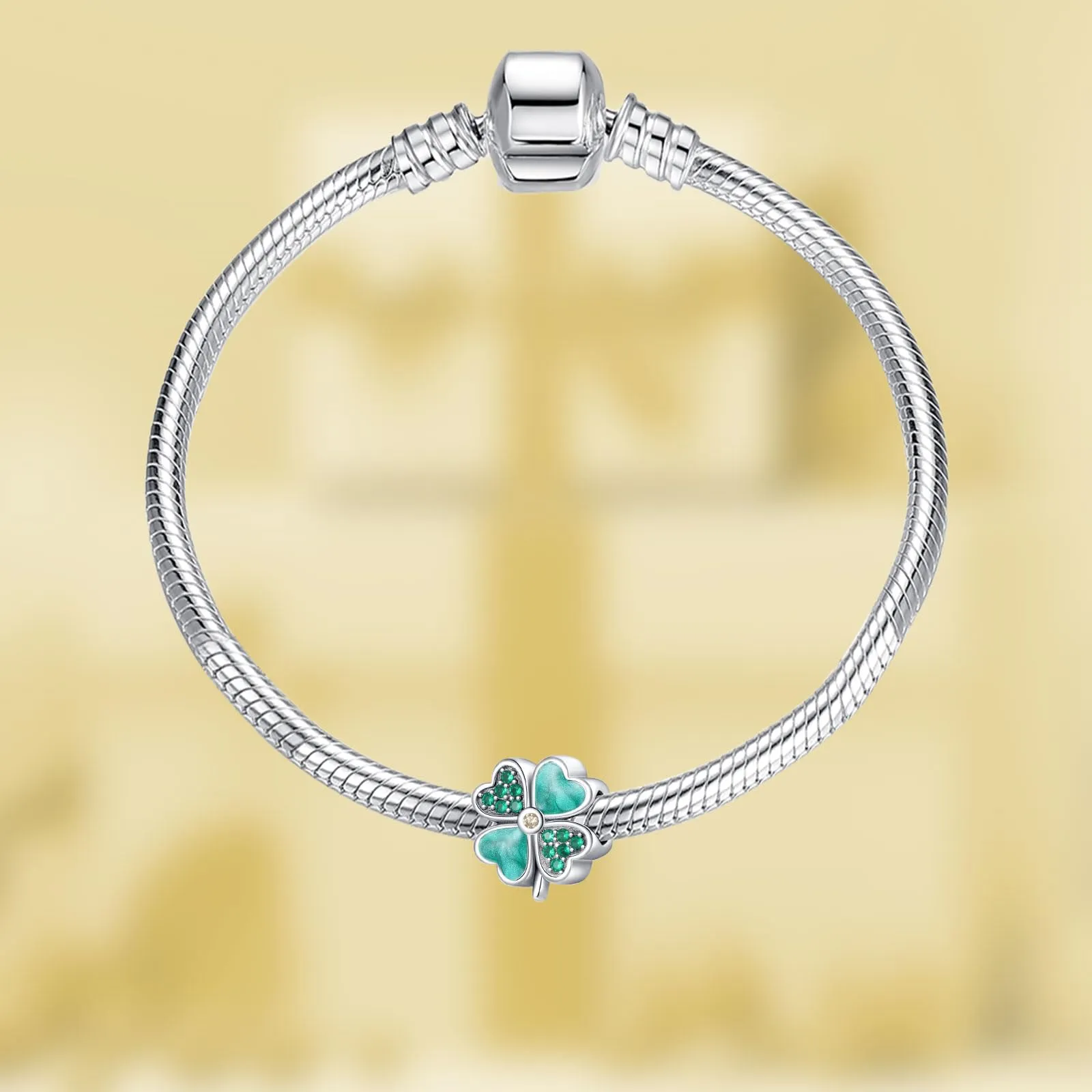NUNUYAYA Green Four-Leaf Clover Charm Pendant in 925 Sterling Silver with Cubic Zirconia - immagine 5
