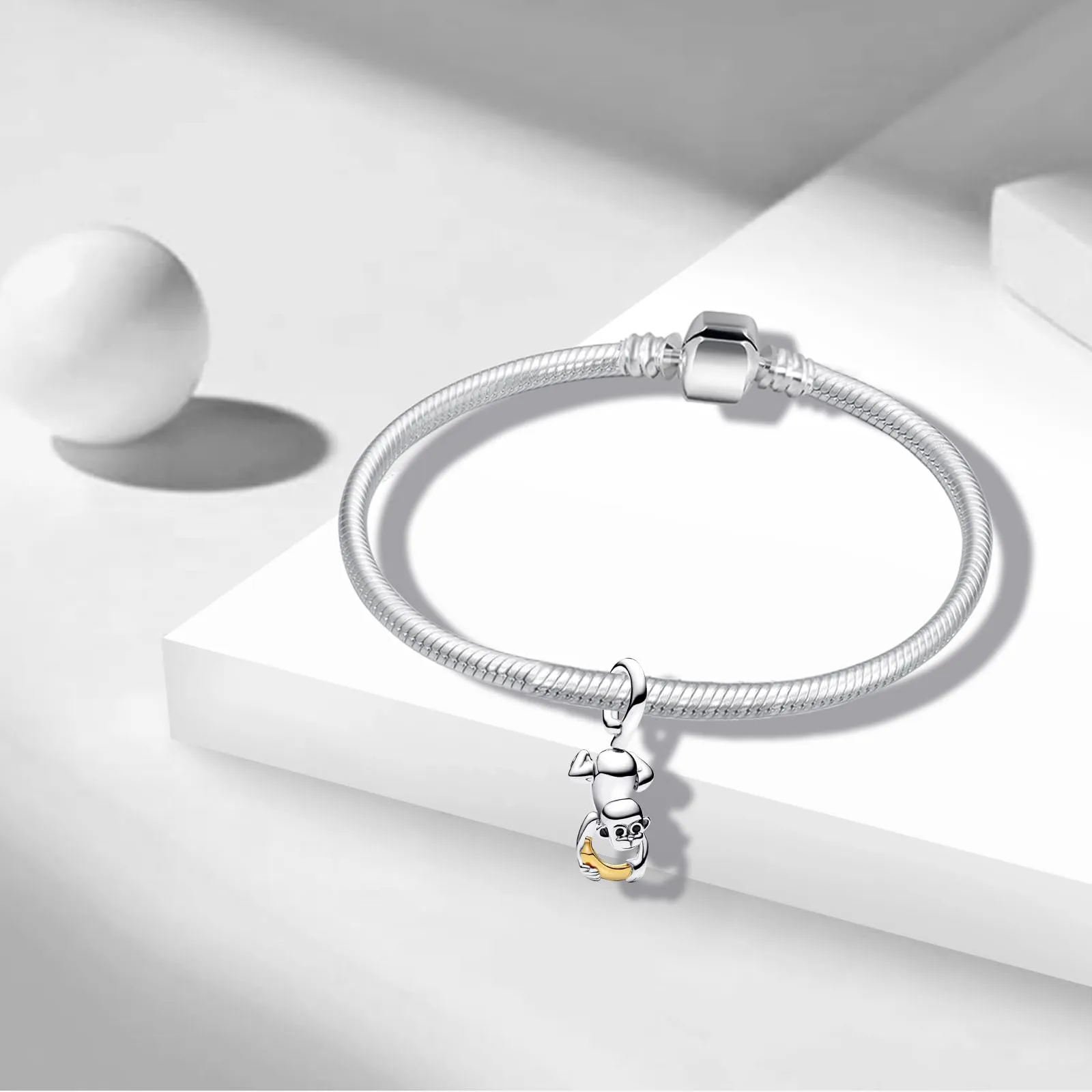 NUNUYAYA Charm Bead Ciondolo in Argento Sterling 925 Monkey Banana con Cubic Zirconia - immagine 3