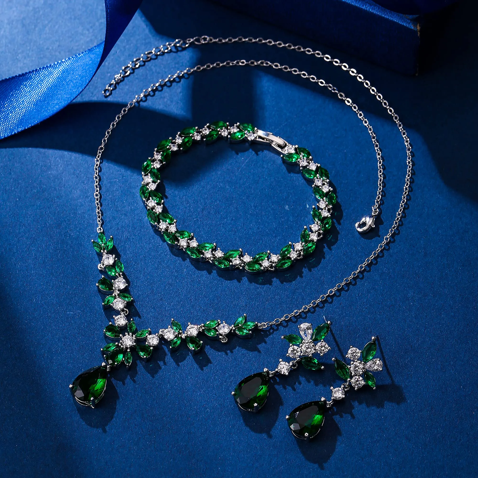 Clearine Set di Gioielli in Zirconia Cubica con Collana a Goccia, Bracciale Tennis e Orecchini a Foglia per Donne - immagine 3