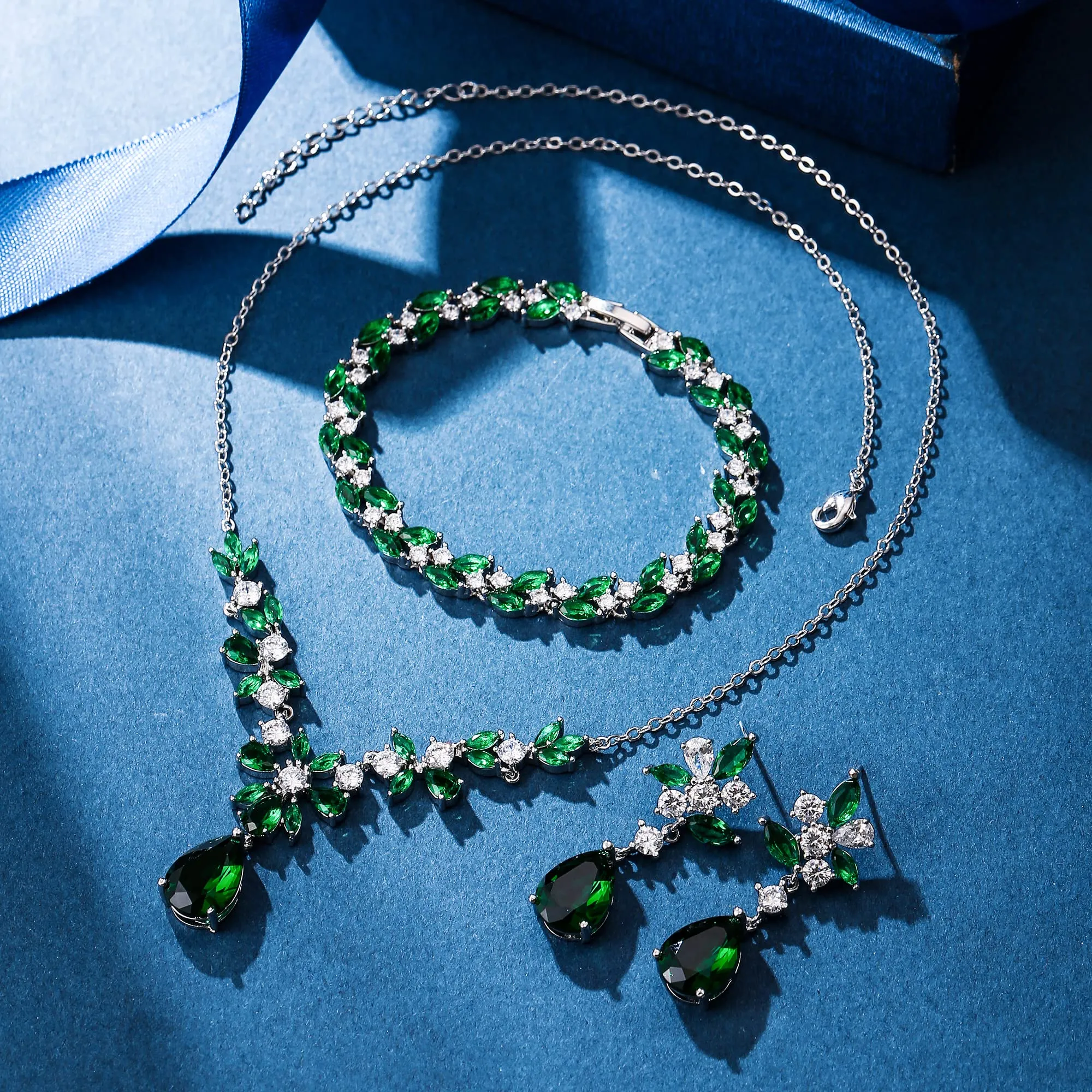 Clearine Set di Gioielli in Zirconia Cubica con Collana a Goccia, Bracciale Tennis e Orecchini a Foglia per Donne - immagine 4