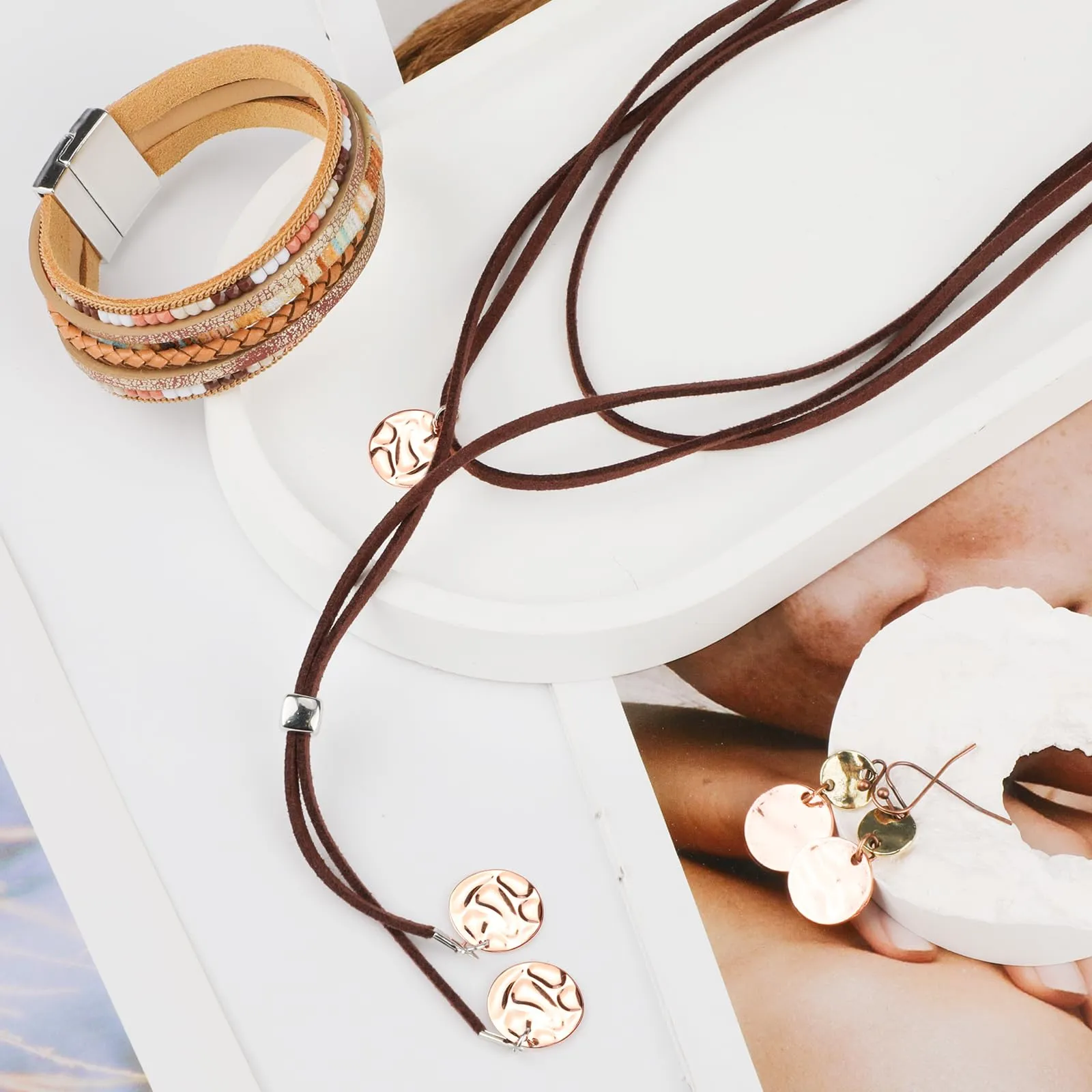 MWOOT Set Gioielli Bohemien per Donne - Collana e Braccialetto in Pelle Multistrato, Orecchini Pendenti a Disco Western - immagine 7