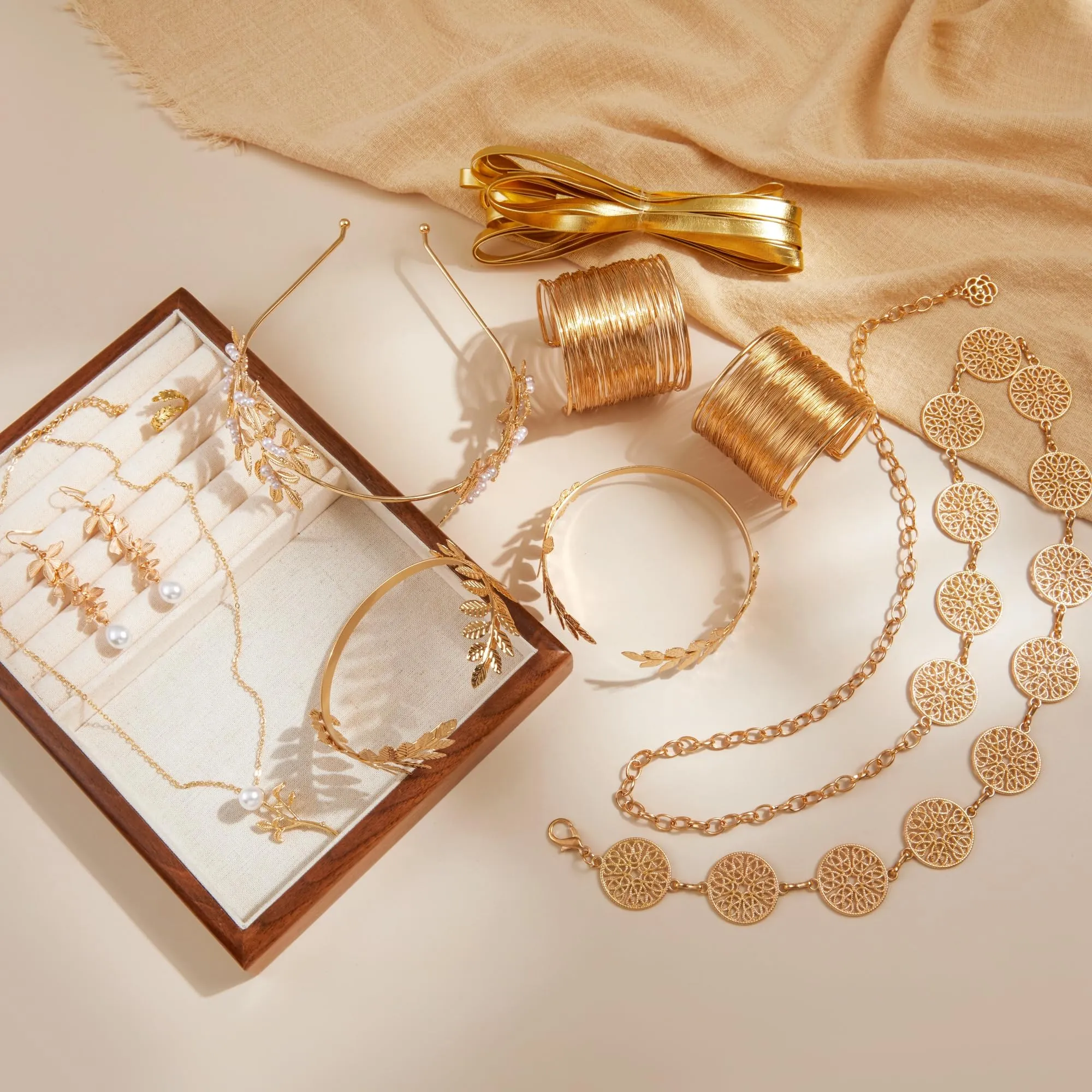 LOFITOR Set Accessori Dea Greca 11 Pezzi - Corona d'Alloro, Collana, Bracciali, Cintura Dorata, Orecchini Pendenti con Perle - immagine 2