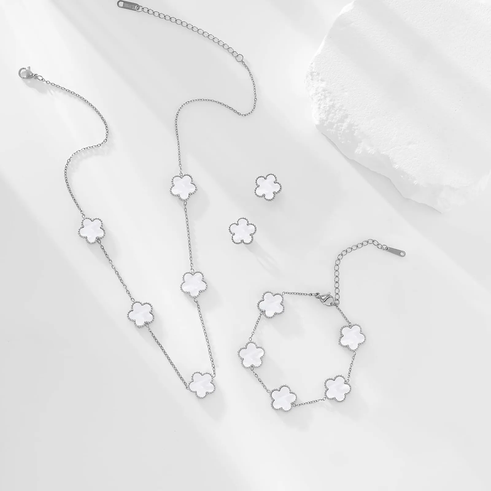 JYIXXZX Parure Gioielli Quadrifoglio da Donna in Acciaio Inossidabile Placcato Argento - Set Collana, Orecchini e Bracciale (C) - immagine 6