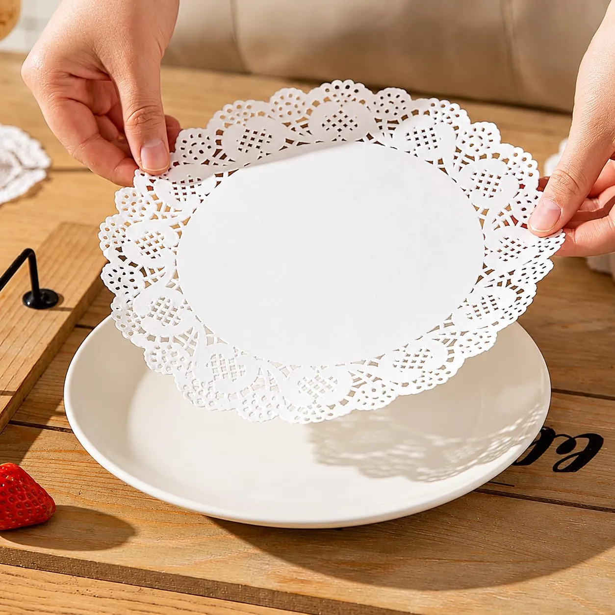 Happium Centrini di Carta Pizzo Bianchi, 24 cm, 100 Pezzi - immagine 3