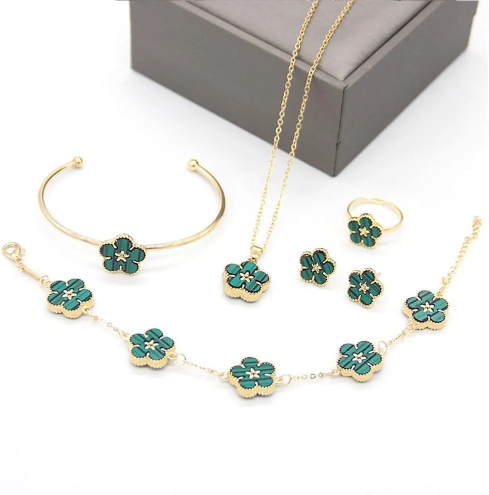 QKEPCY Set Gioielli Donna Fiore Margherita 5 Pezzi - Collana, Bracciale Rigido, Orecchini e Anello - immagine 2
