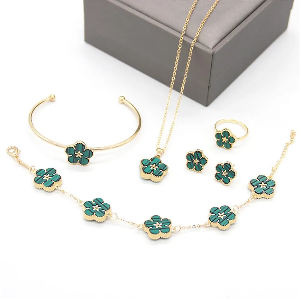 QKEPCY Set Gioielli Donna Fiore Margherita 5 Pezzi - Collana, Bracciale Rigido, Orecchini e Anello - immagine 3