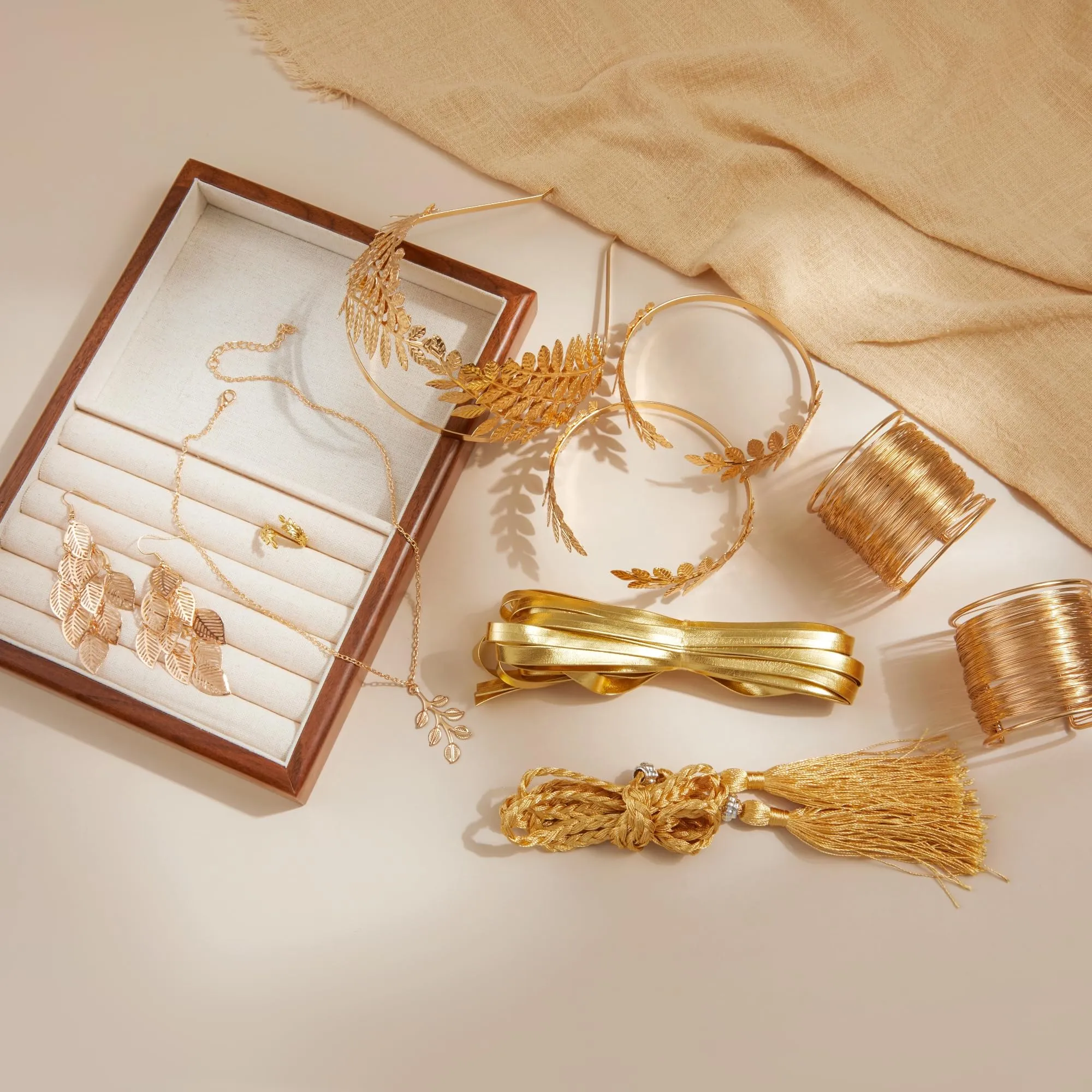 LOFITOR Set Accessori Dea Greca 11 Pezzi per Donne - Corona d'Alloro, Collana, Bracciali, Cintura Dorata, Orecchini Pendenti con Perle - immagine 2