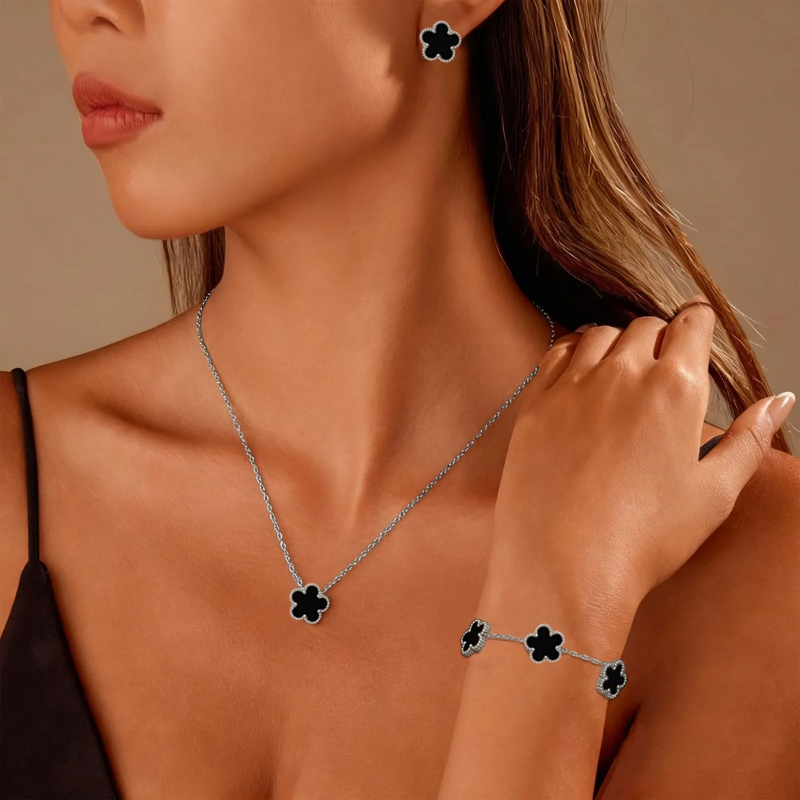 JYIXXZX Set di Gioielli Quadrifoglio da Donna in Acciaio Inossidabile Placcato Argento, Collana, Orecchini e Bracciale (E) - immagine 3