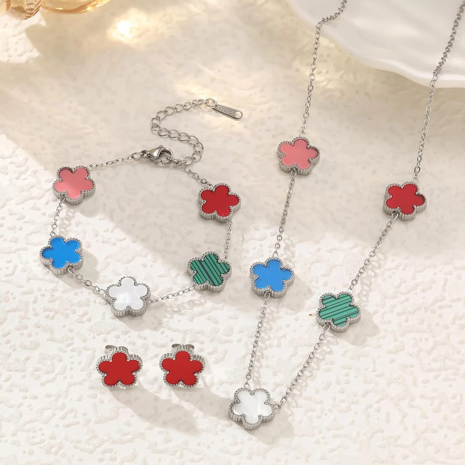 JYIXXZX Parure Gioielli Quadrifoglio da Donna in Acciaio Inossidabile Placcato Argento - Set Collana, Orecchini e Bracciale (A) - immagine 6
