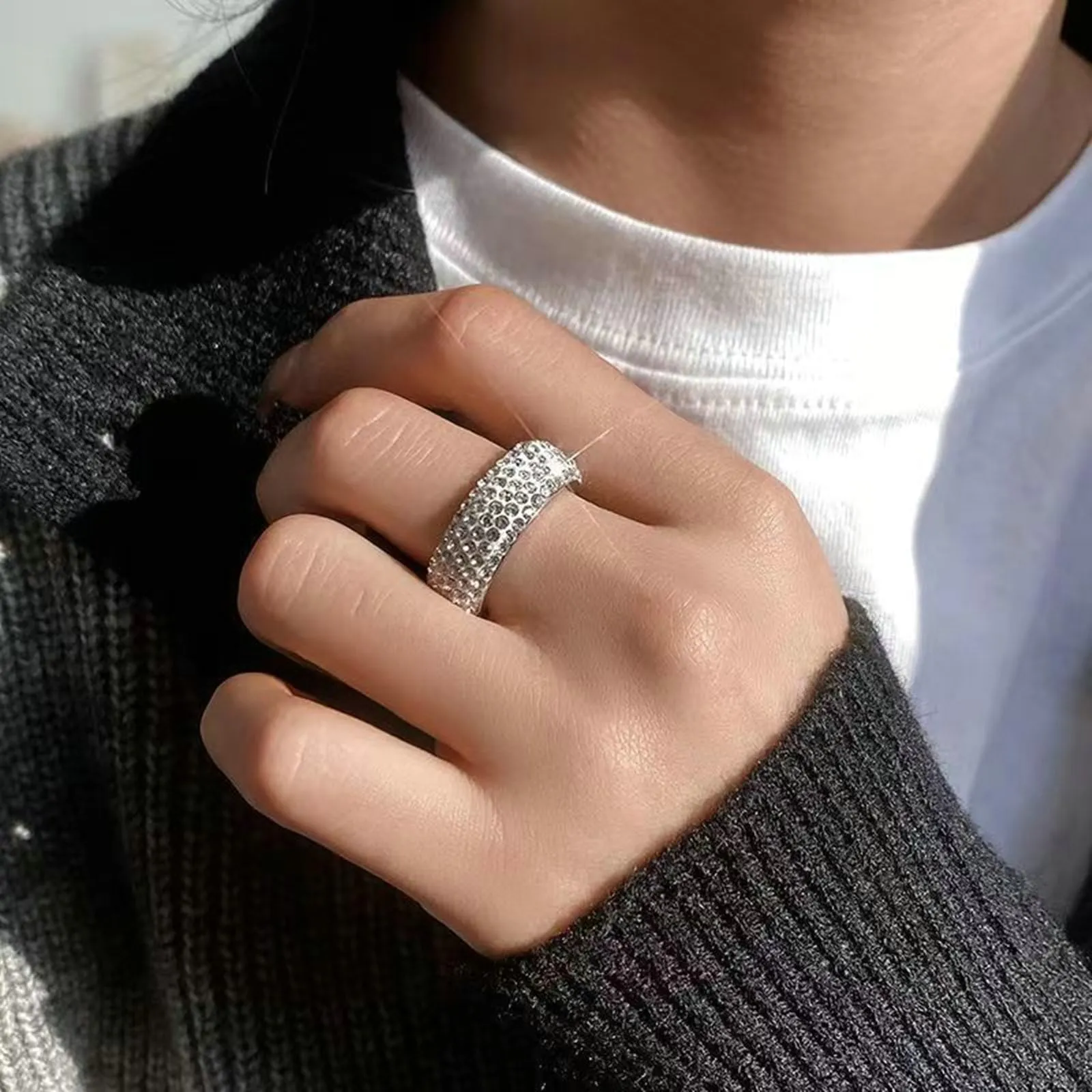 Ayoiow Anelli in Acciaio Inossidabile per Uomo 8mm con Zirconi Cubici Argento Fedi Nuziali - immagine 2