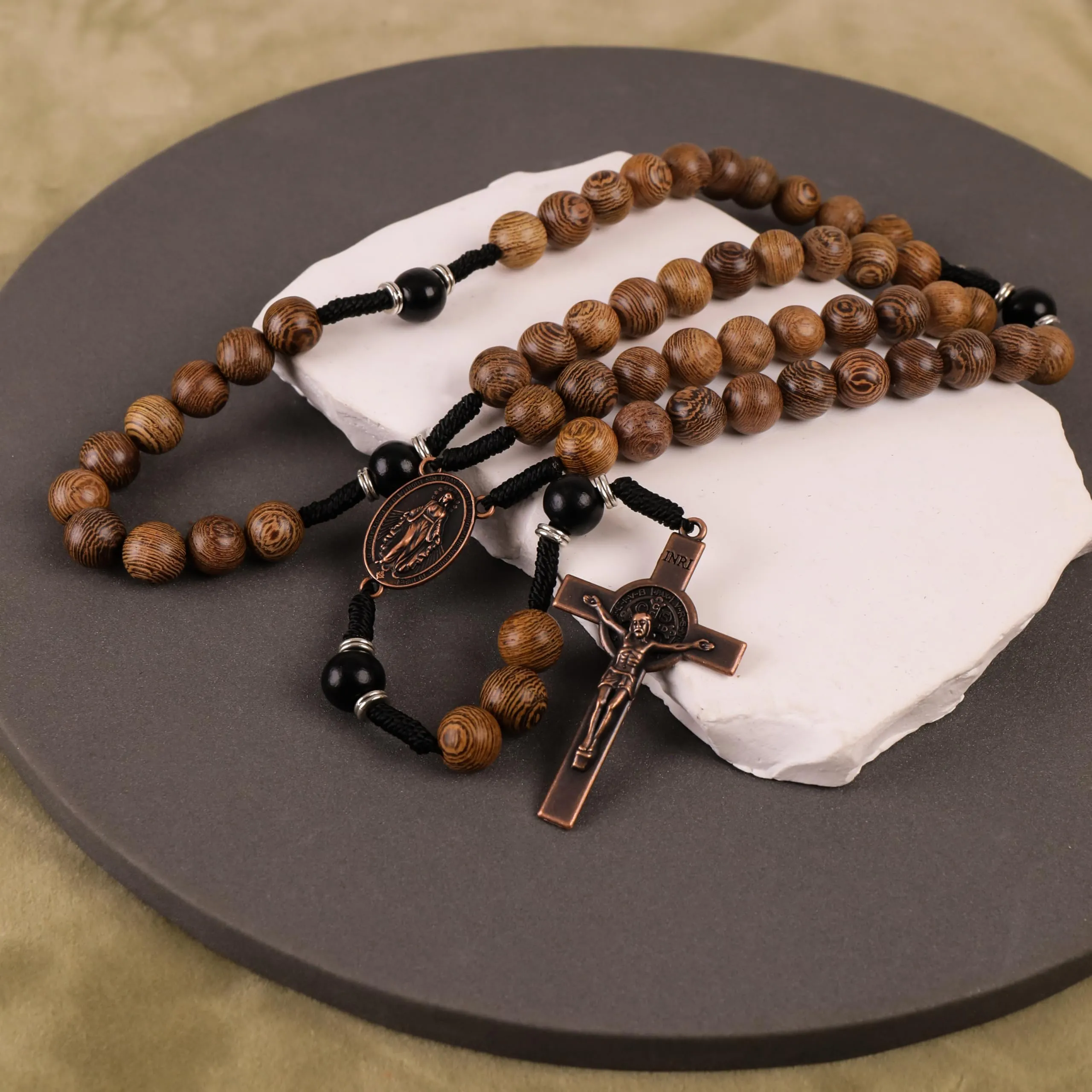Nazareth Store Rosario in Legno di Ulivo e Legno Rosso con Crocifisso e Medaglia in Rame Antico - immagine 3