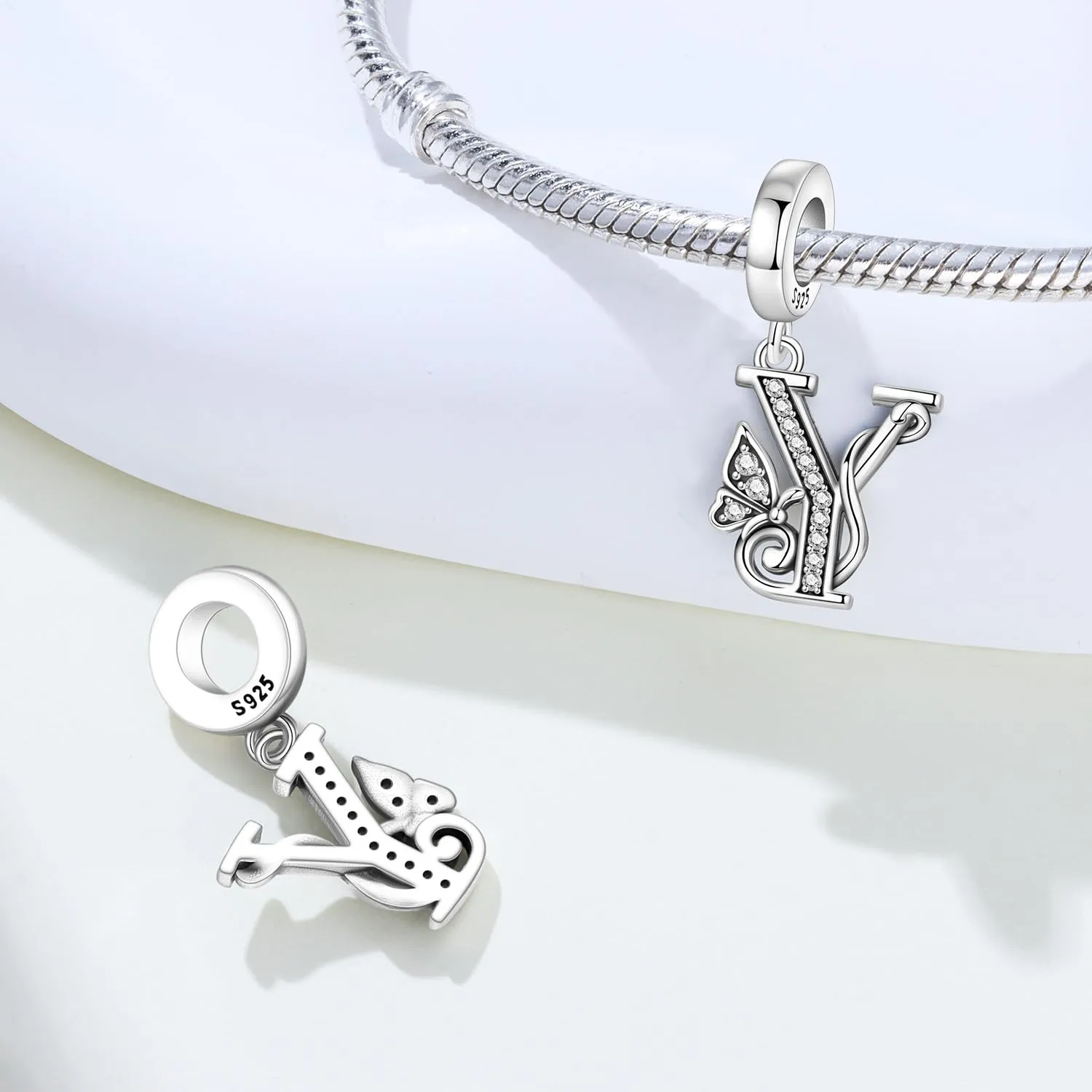PANPOKI Set di 2 Ciondoli a Farfalla in Argento Sterling 925 con Lettera e Perle Spaziatrici in Zirconia Cubica Pavé - immagine 3