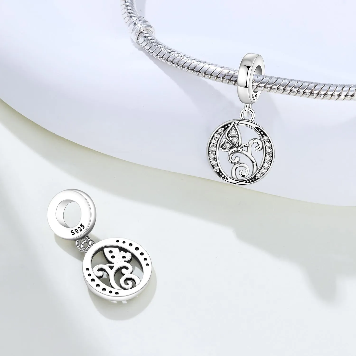 PANPOKI Set di 2 ciondoli a farfalla con iniziali in Argento Sterling 925 e perle distanziatrici in zirconia cubica - immagine 3