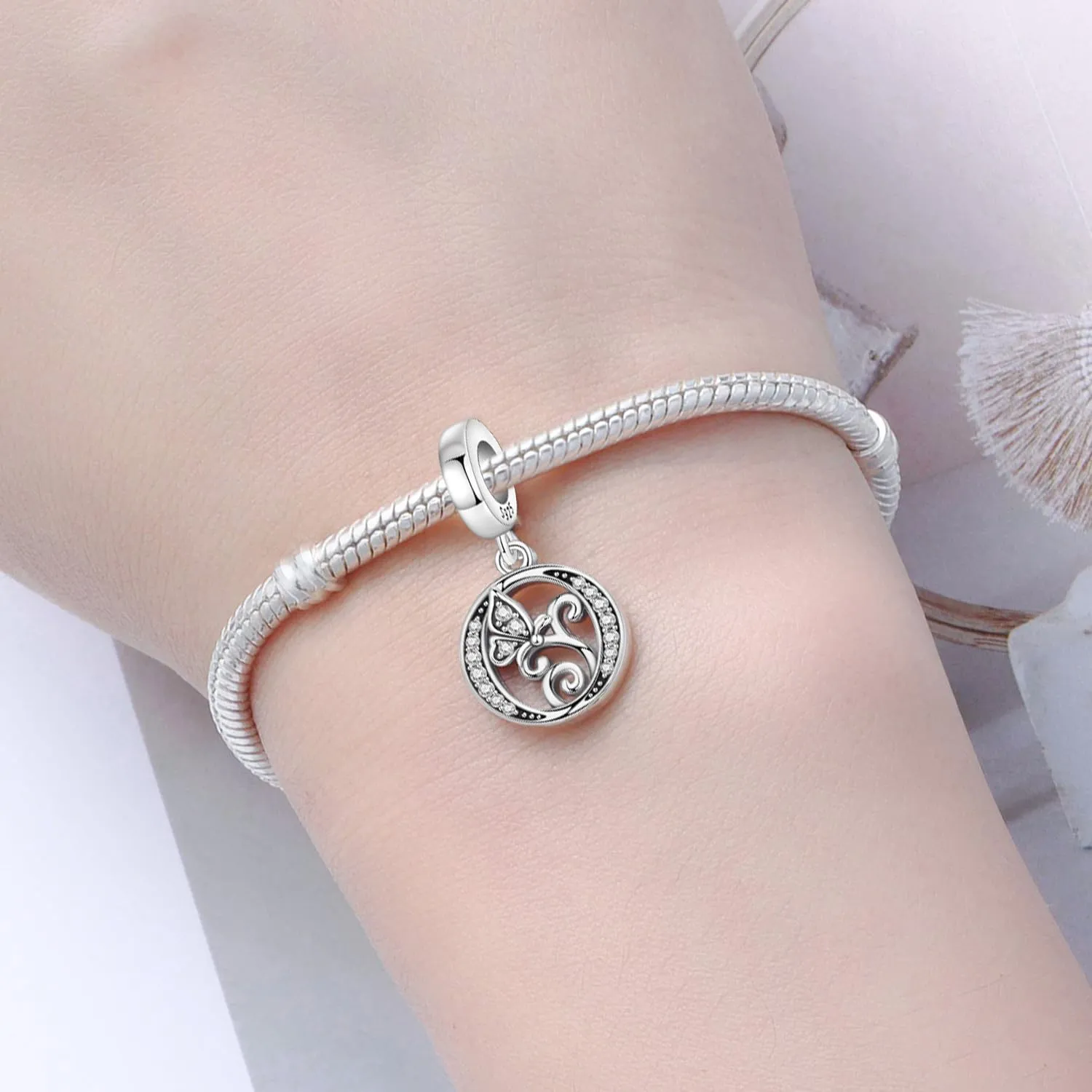 PANPOKI Set di 2 ciondoli a farfalla con iniziali in Argento Sterling 925 e perle distanziatrici in zirconia cubica - immagine 5