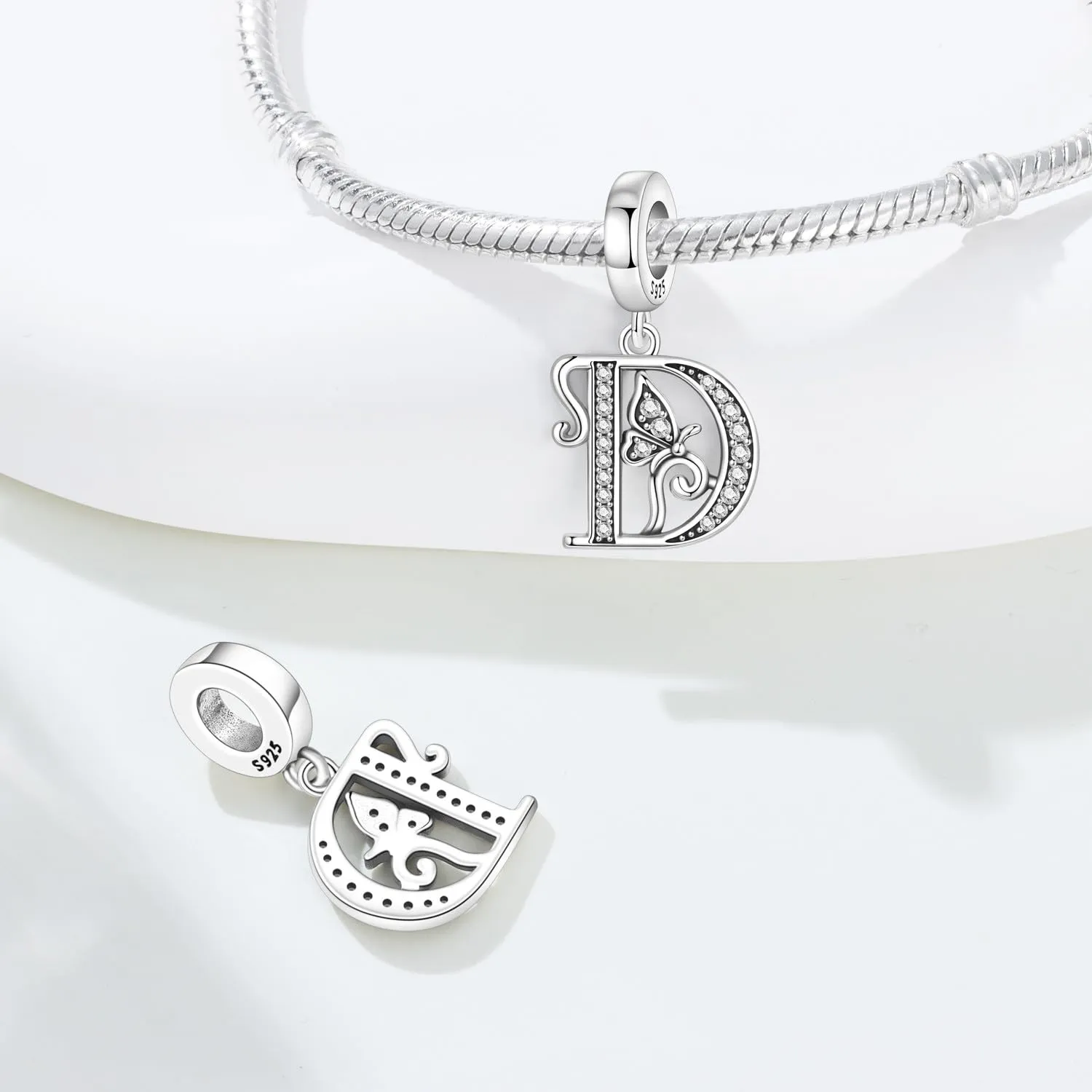 PANPOKI Set di 2 Ciondoli a Forma di Farfalla con Iniziali in Argento Sterling 925 e Perle Distanziatrici in Zirconia Cubica - immagine 3