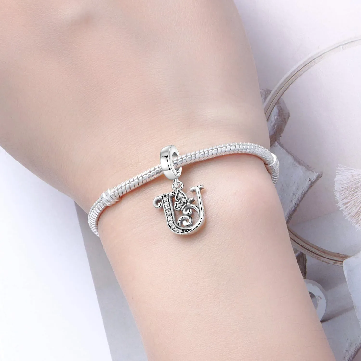 PANPOKI Set di 2 Ciondoli a Farfalla in Argento Sterling 925 con Lettera e Perle Spaziatrici in Zirconia Cubica - immagine 5