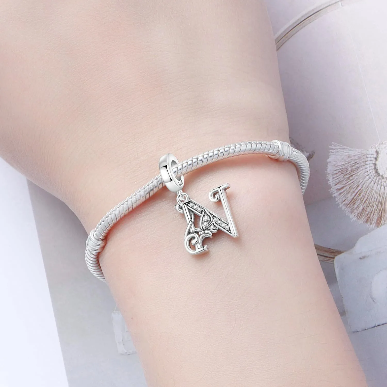 PANPOKI 2 Ciondoli a forma di lettera in Argento S925 e Zirconia per Bracciali Europei e Collane - immagine 4