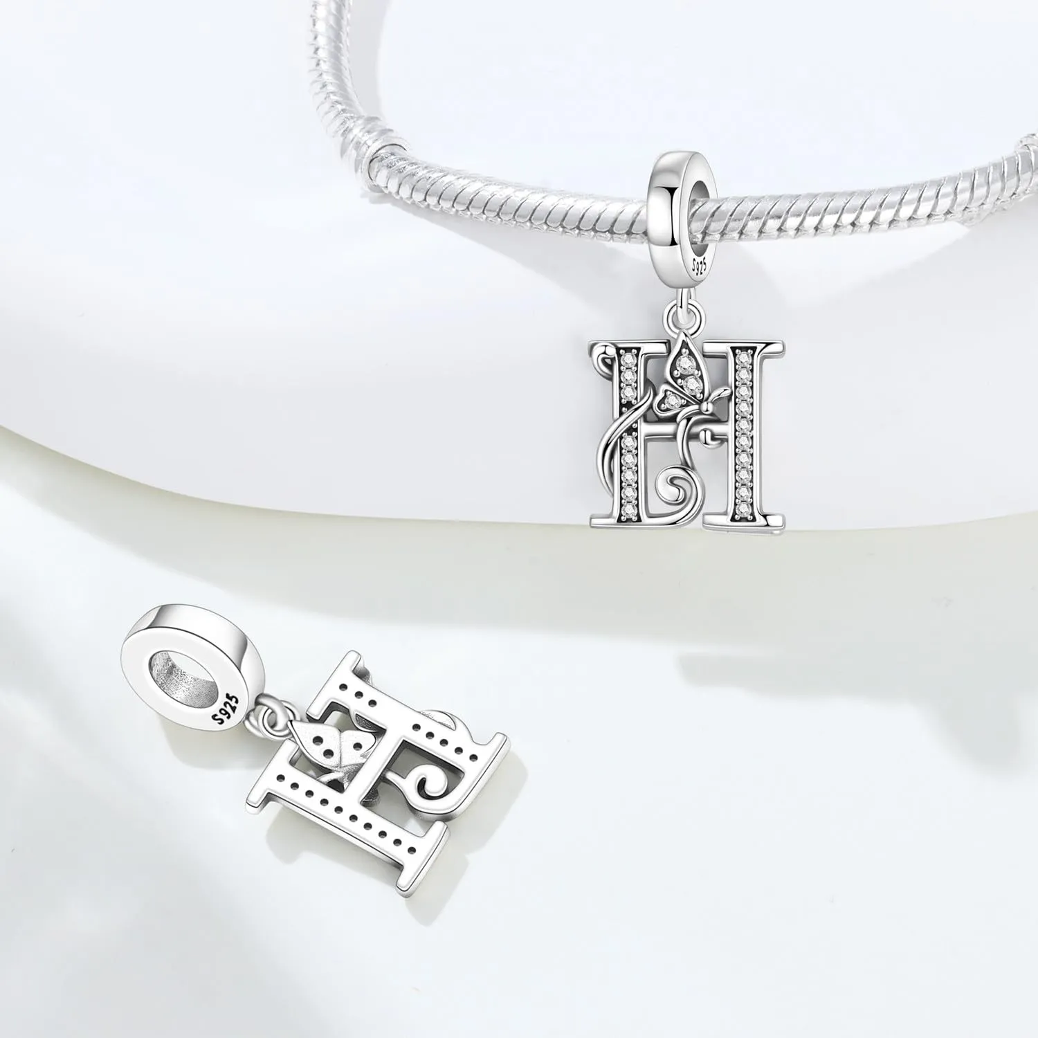 PANPOKI Set di 2 ciondoli a lettera farfalla in argento Sterling 925 con perline distanziatrici pavé - immagine 3