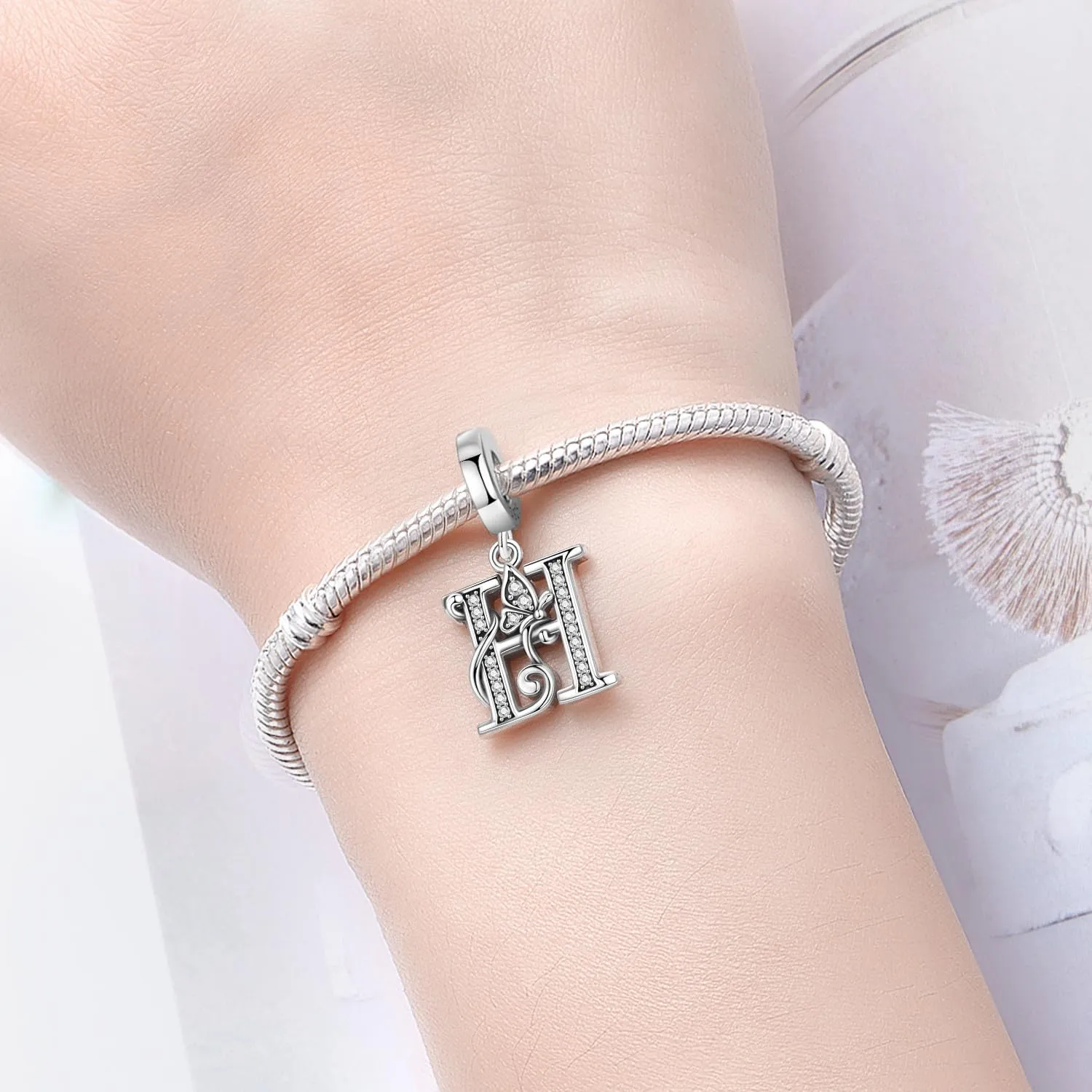 PANPOKI Set di 2 ciondoli a lettera farfalla in argento Sterling 925 con perline distanziatrici pavé - immagine 5