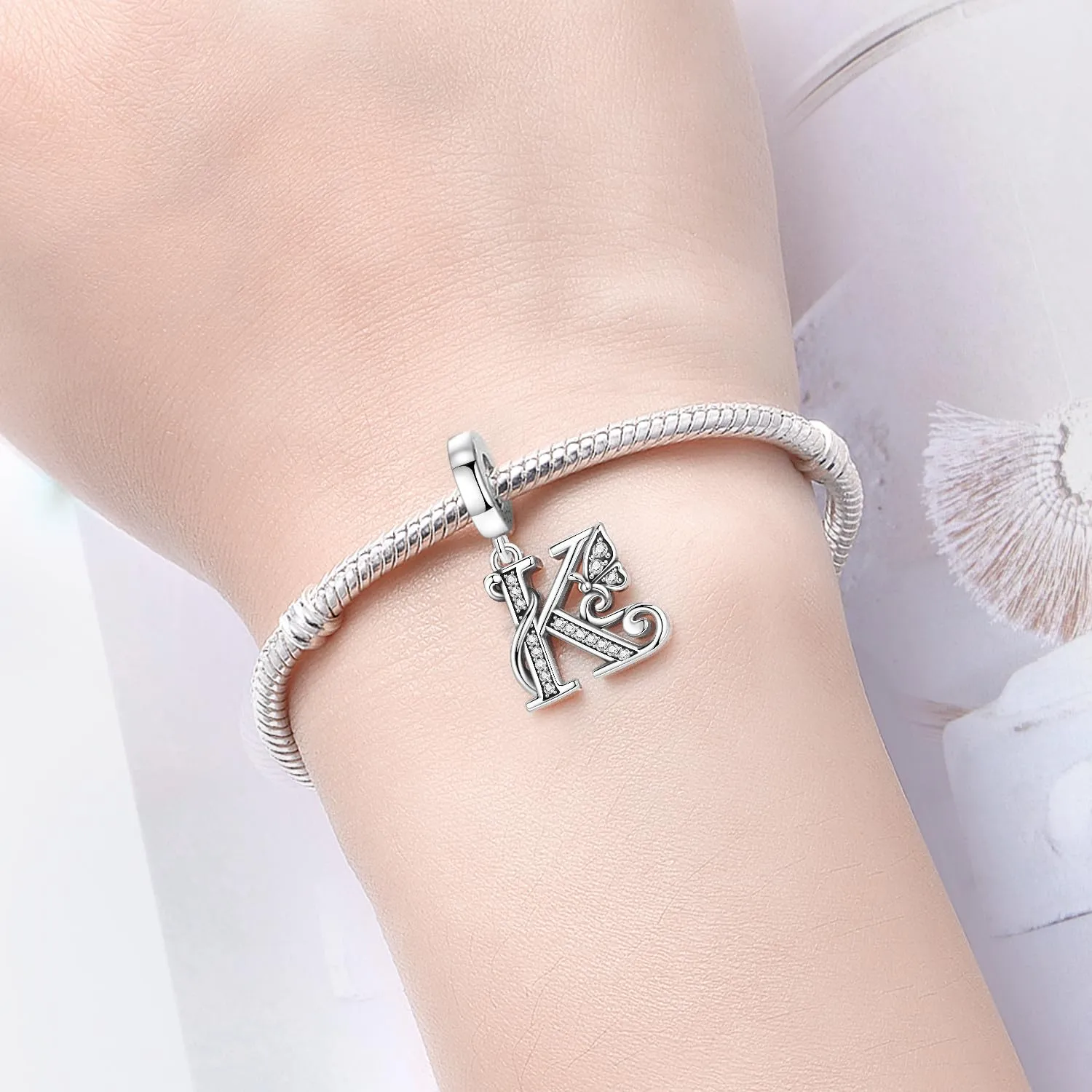 PANPOKI Ciondoli a Forma di Lettera in Argento Sterling S925 e Zirconia per Bracciali Europei e Collane, K Abito - immagine 5