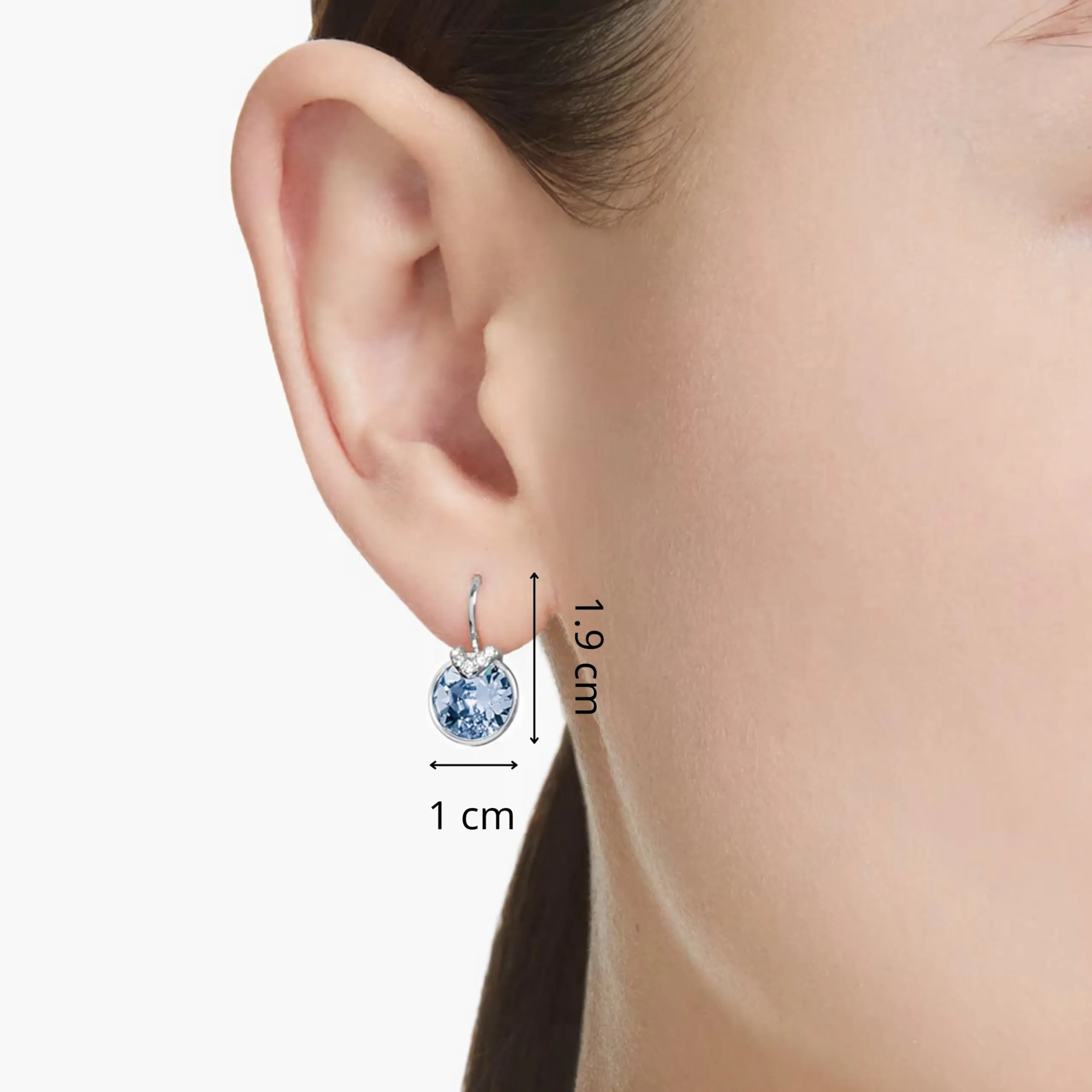 Swarovski Bella V Orecchini Pendenti con Cristalli Blu, Taglio Round, Placcatura in Tonalità Rodio - immagine 6
