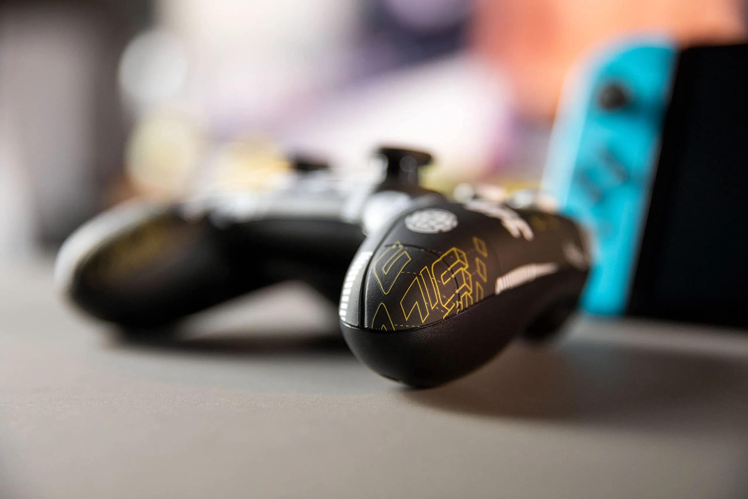 Konix UFC Controller con cavo per Nintendo Switch e PC, Funzione vibrazione, Cavo 3m, Nero e bianco - immagine 5