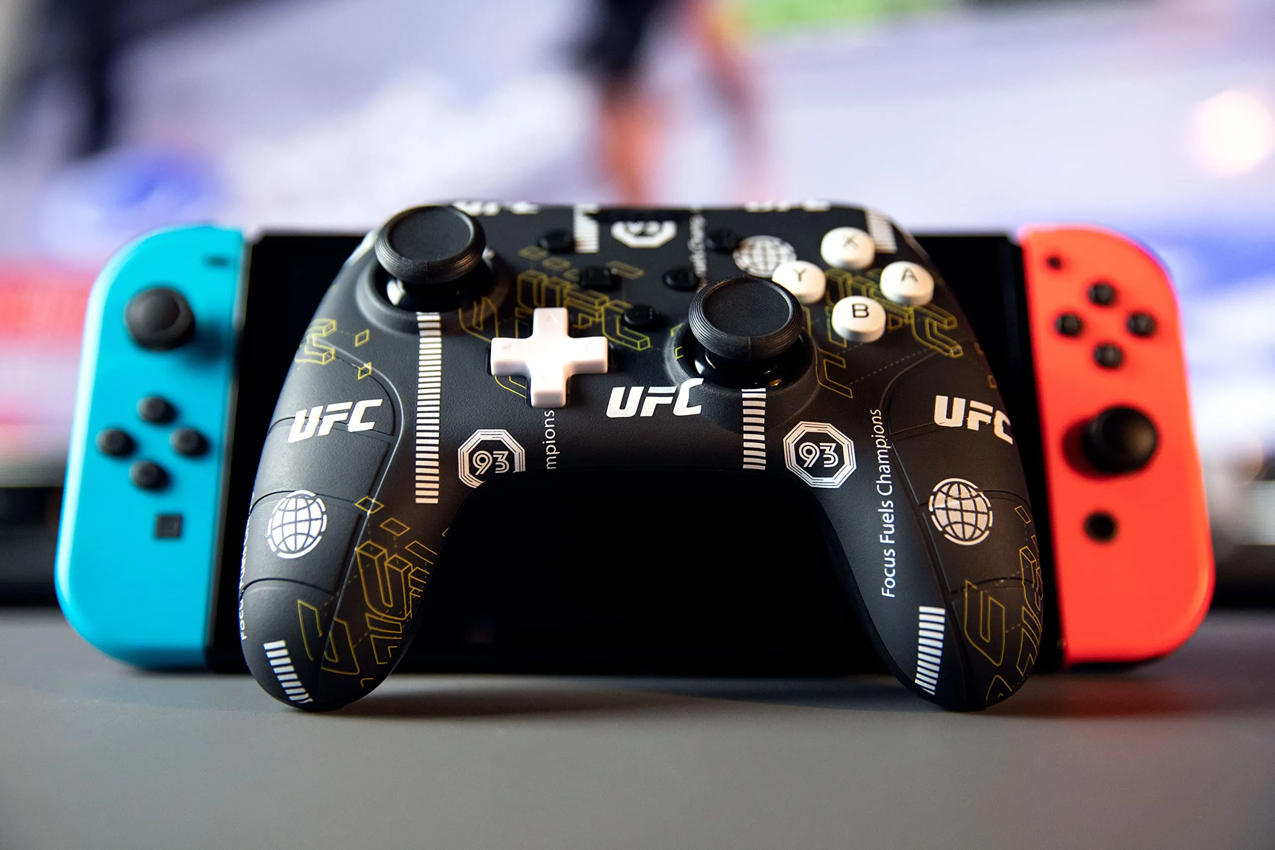 Konix UFC Controller con cavo per Nintendo Switch e PC, Funzione vibrazione, Cavo 3m, Nero e bianco - immagine 6