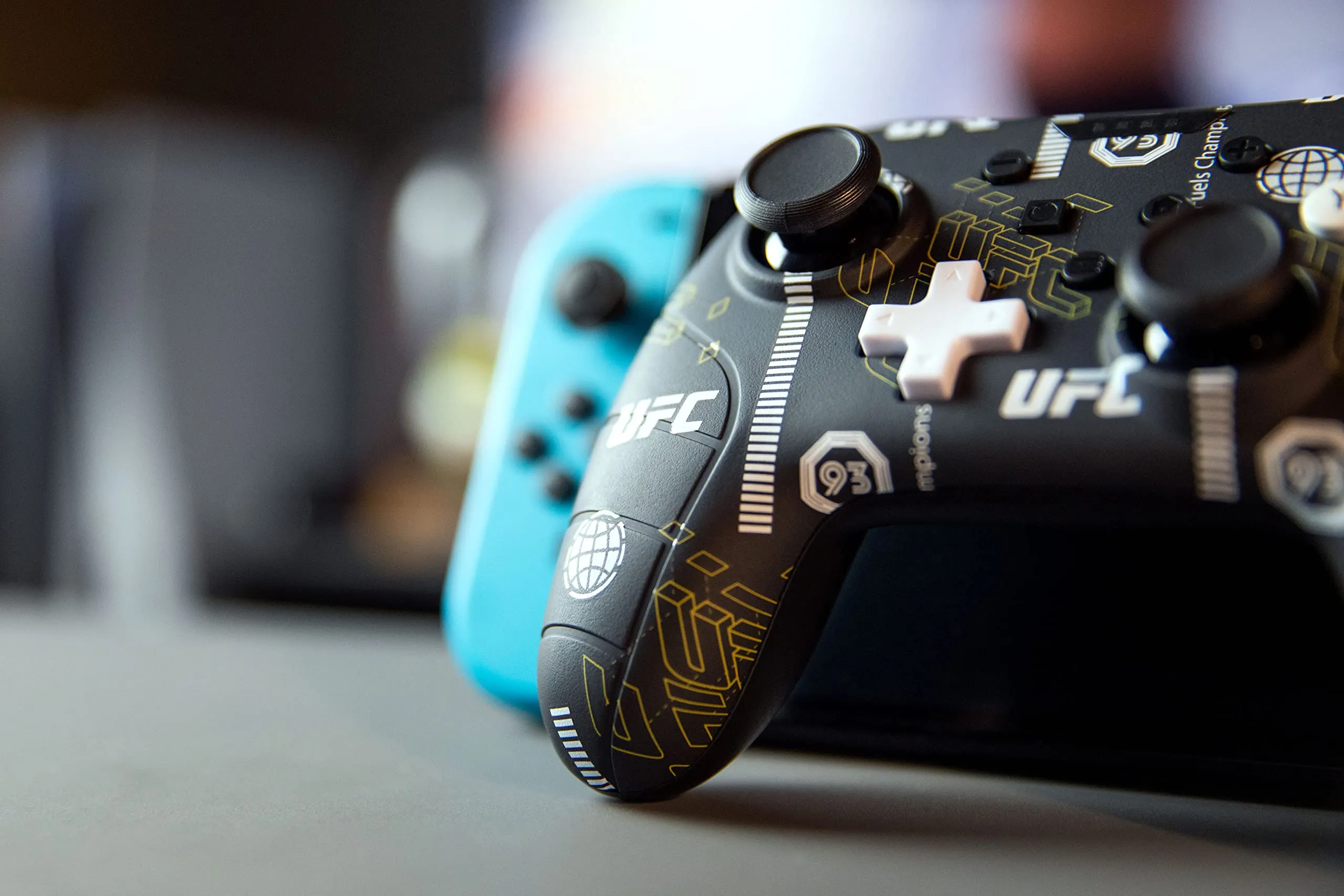 Konix UFC Controller con cavo per Nintendo Switch e PC, Funzione vibrazione, Cavo 3m, Nero e bianco - immagine 7