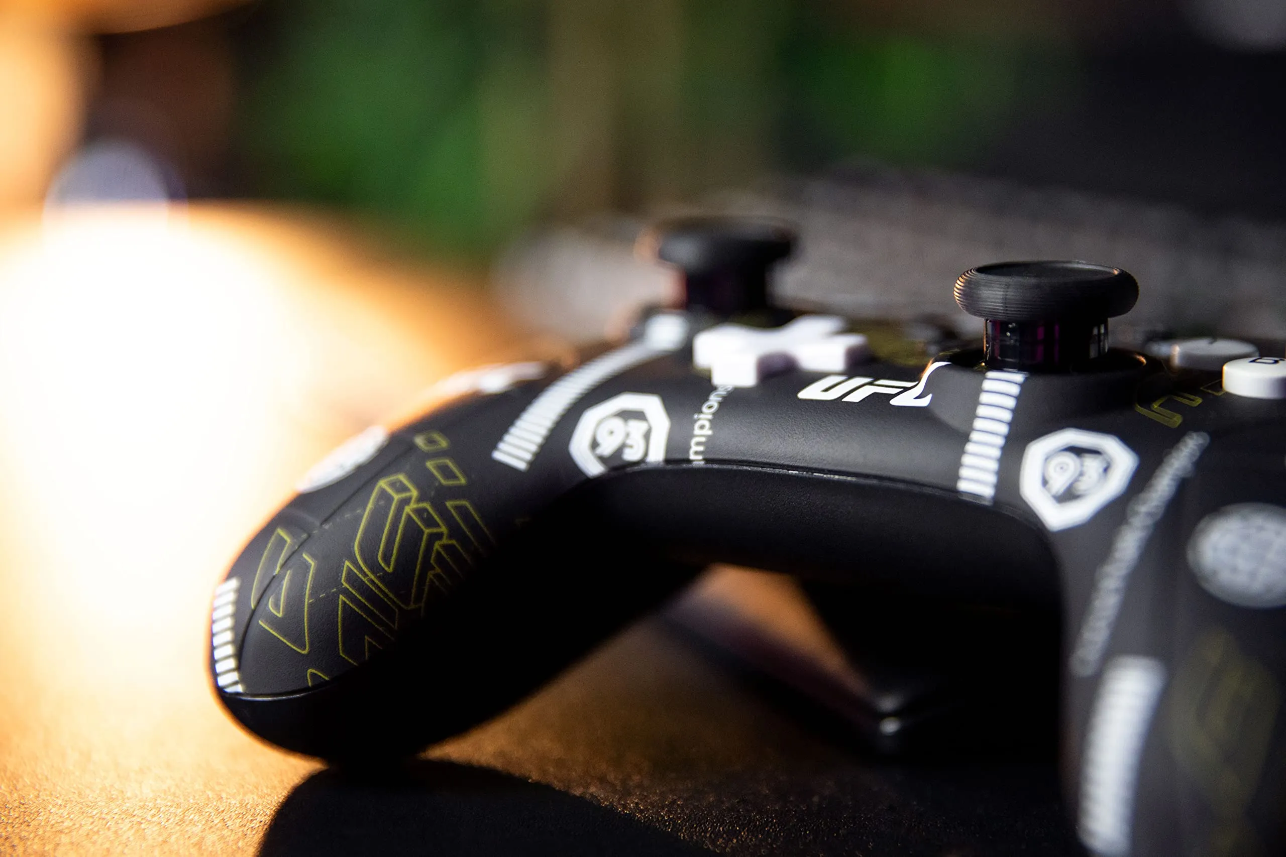 Konix UFC Controller con cavo per Nintendo Switch e PC, Funzione vibrazione, Cavo 3m, Nero e bianco - immagine 8