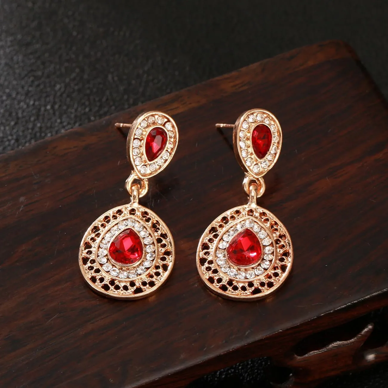 TOEECY Parure Gioielli Collana e Orecchini a Goccia in Cristallo Rosso e Strass Dorati - immagine 4
