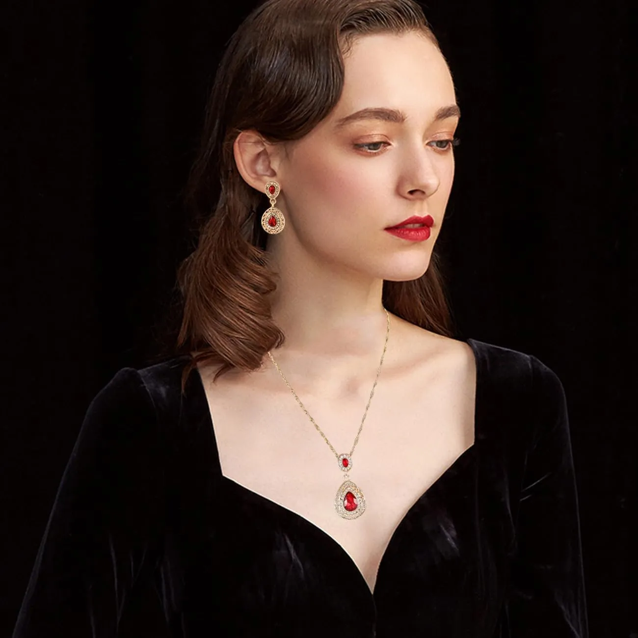 TOEECY Parure Gioielli Collana e Orecchini a Goccia in Cristallo Rosso e Strass Dorati - immagine 5