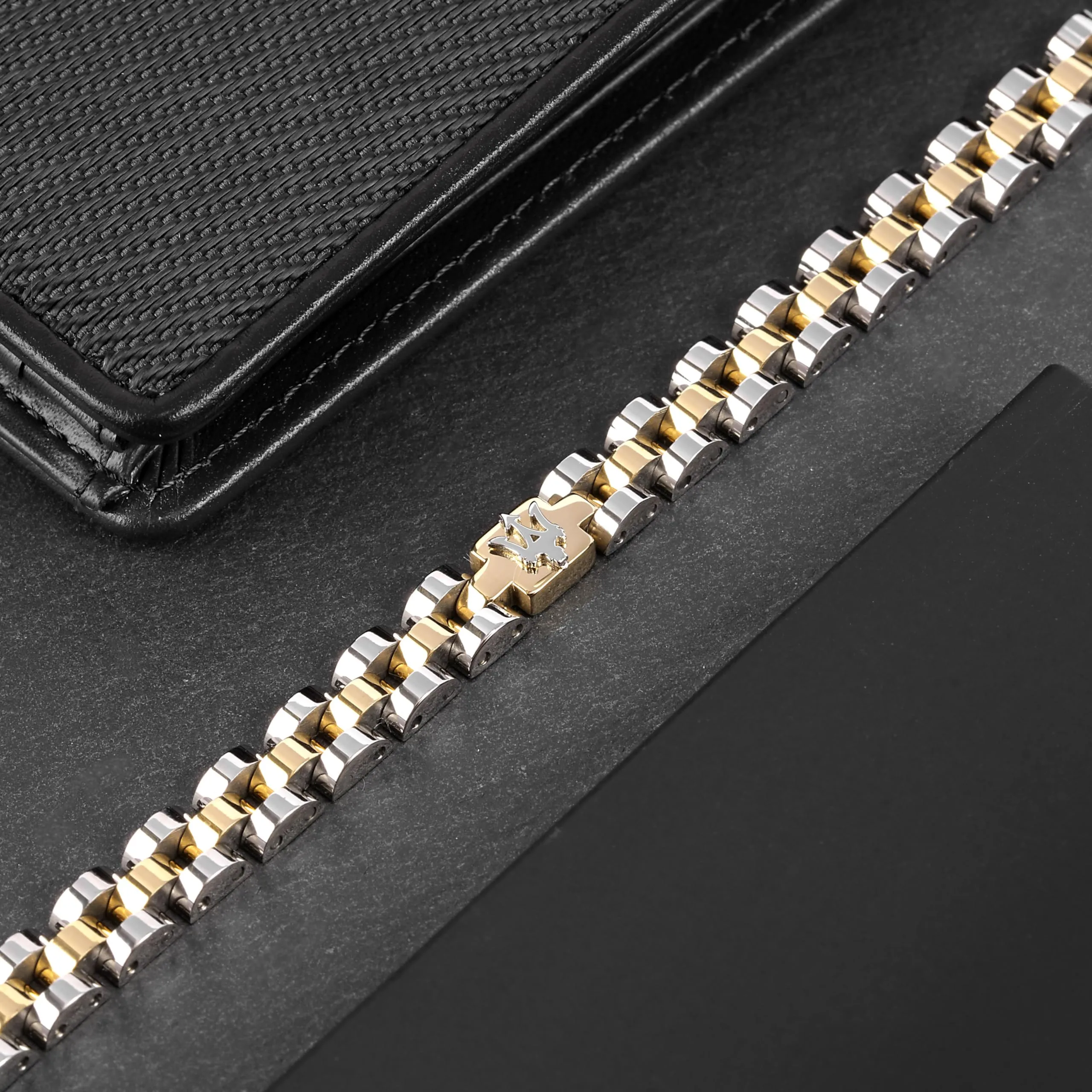 Maserati Jewels Bracciale Uomo in Acciaio Finitura Oro, 21 cm - JM320AST09 - immagine 7