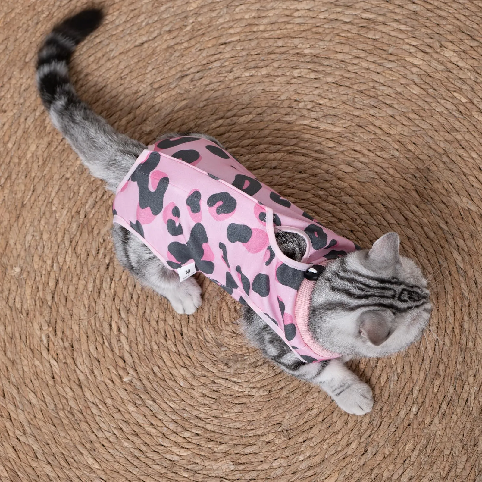 DoggieKit Tuta da Recupero Post Operatorio per Gatti, Alternativa al Collare Elisabettiano per Sterilizzazione e Ferite Addominali, Taglia S, Leopardo - immagine 9