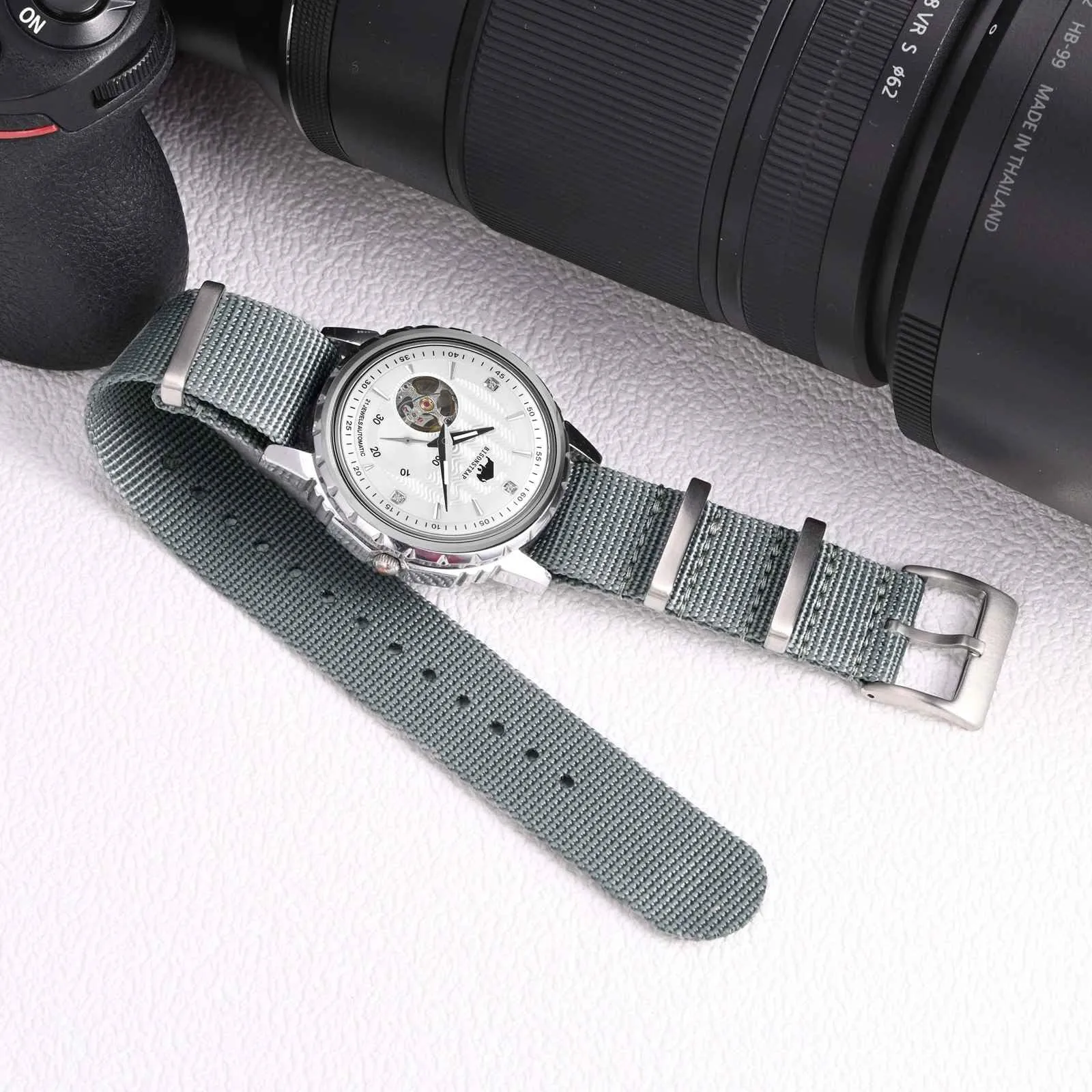 BISONSTRAP Cinturino per Orologi in Nylon da Uomo, 20mm, Grigio (Fibbia Argento) - immagine 2