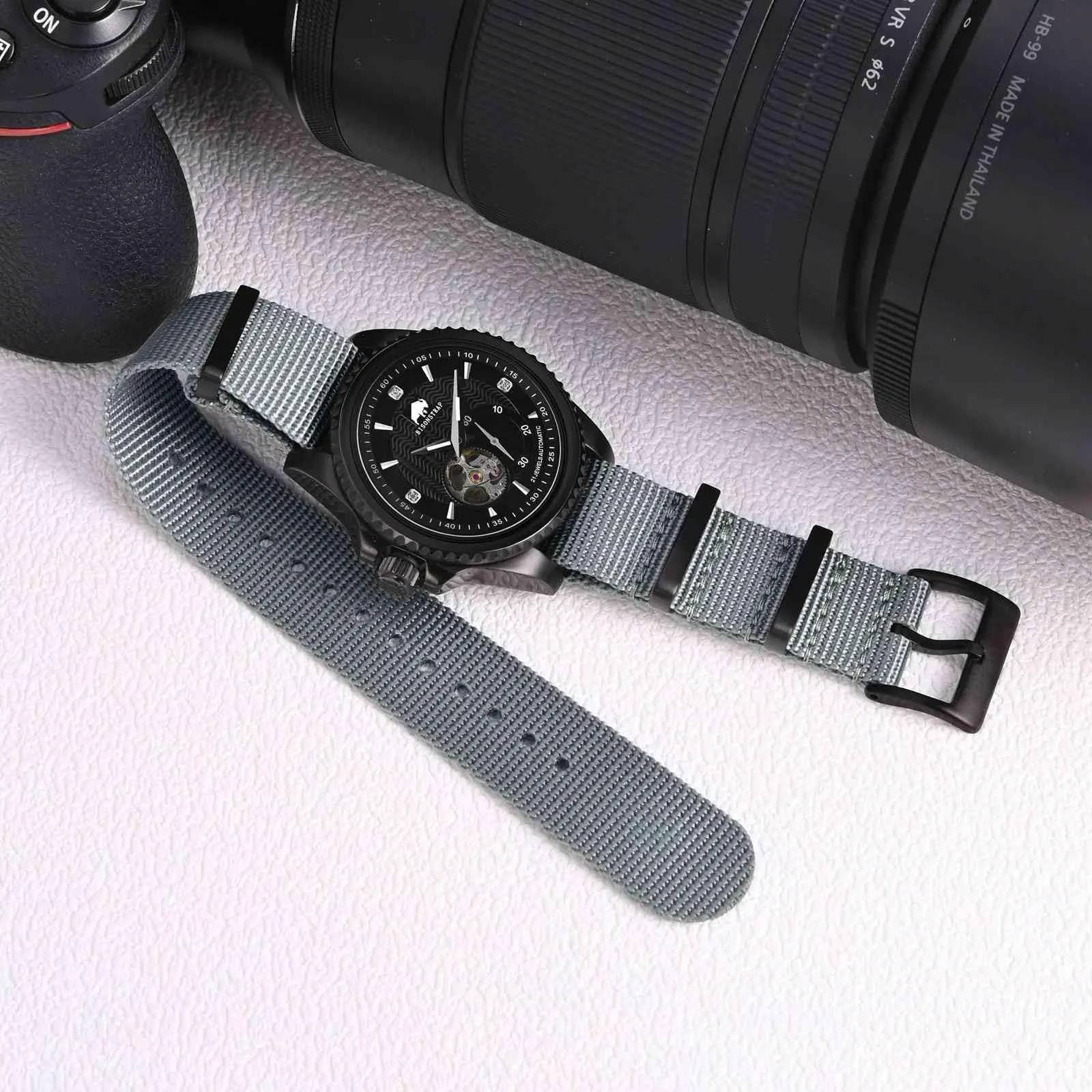 BISONSTRAP Cinturino per Orologi in Nylon da Uomo, 20mm, Grigio (Fibbia Nera) - immagine 2