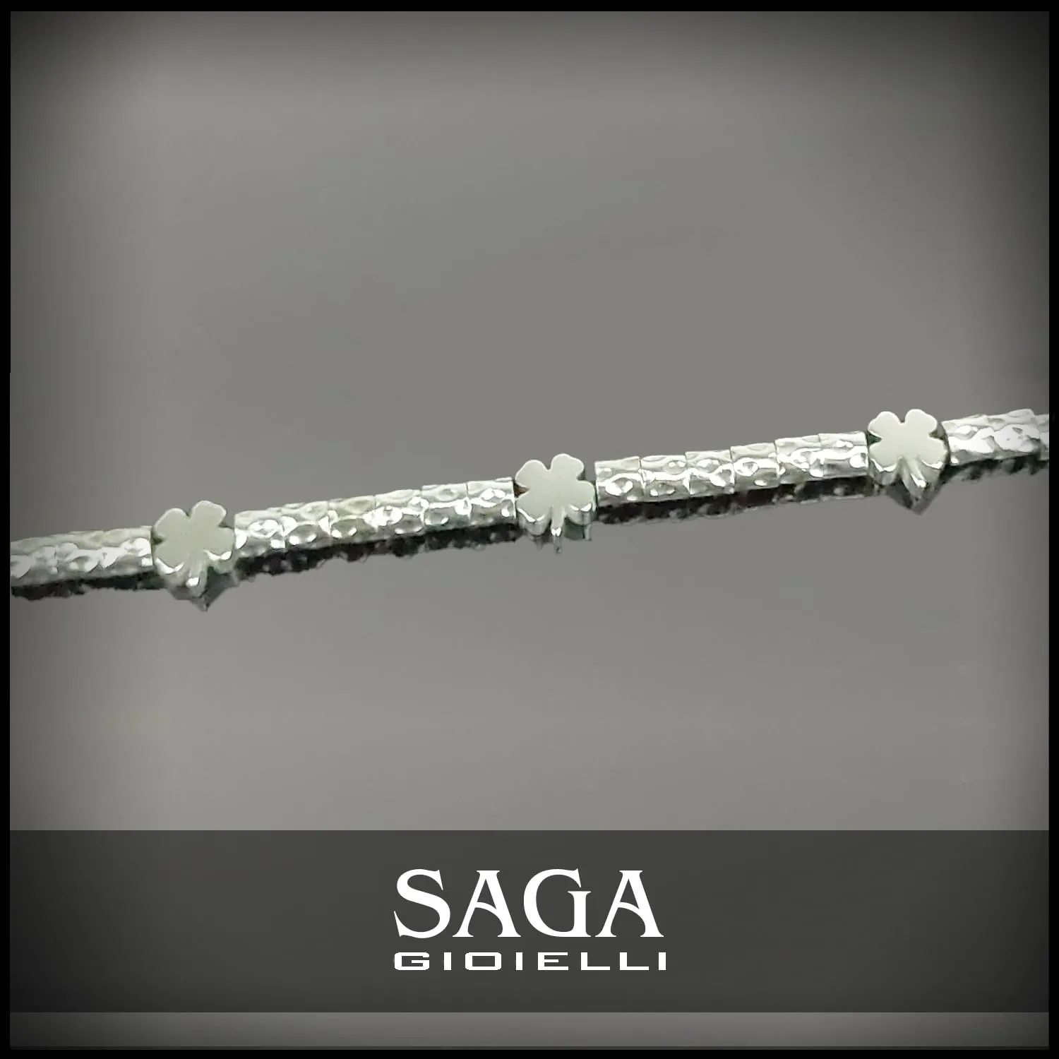 Saga Gioielli Bracciale Donna Granelli Pepite Martellate Acciaio Pendente Quadrifoglio Argentato - immagine 2