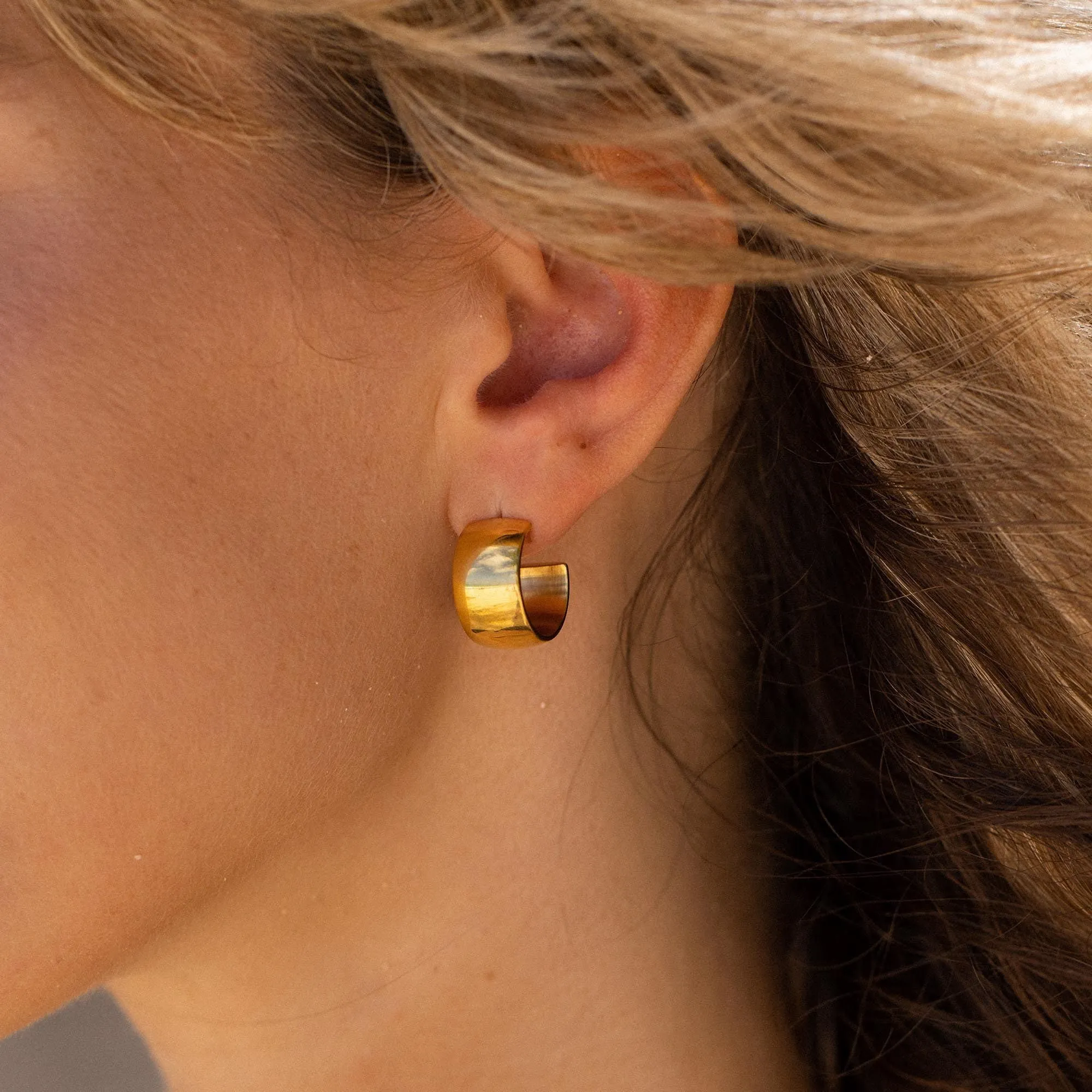 Purelei Signature Bold Orecchini a cerchio in acciaio inossidabile, 18 mm, Oro - immagine 2