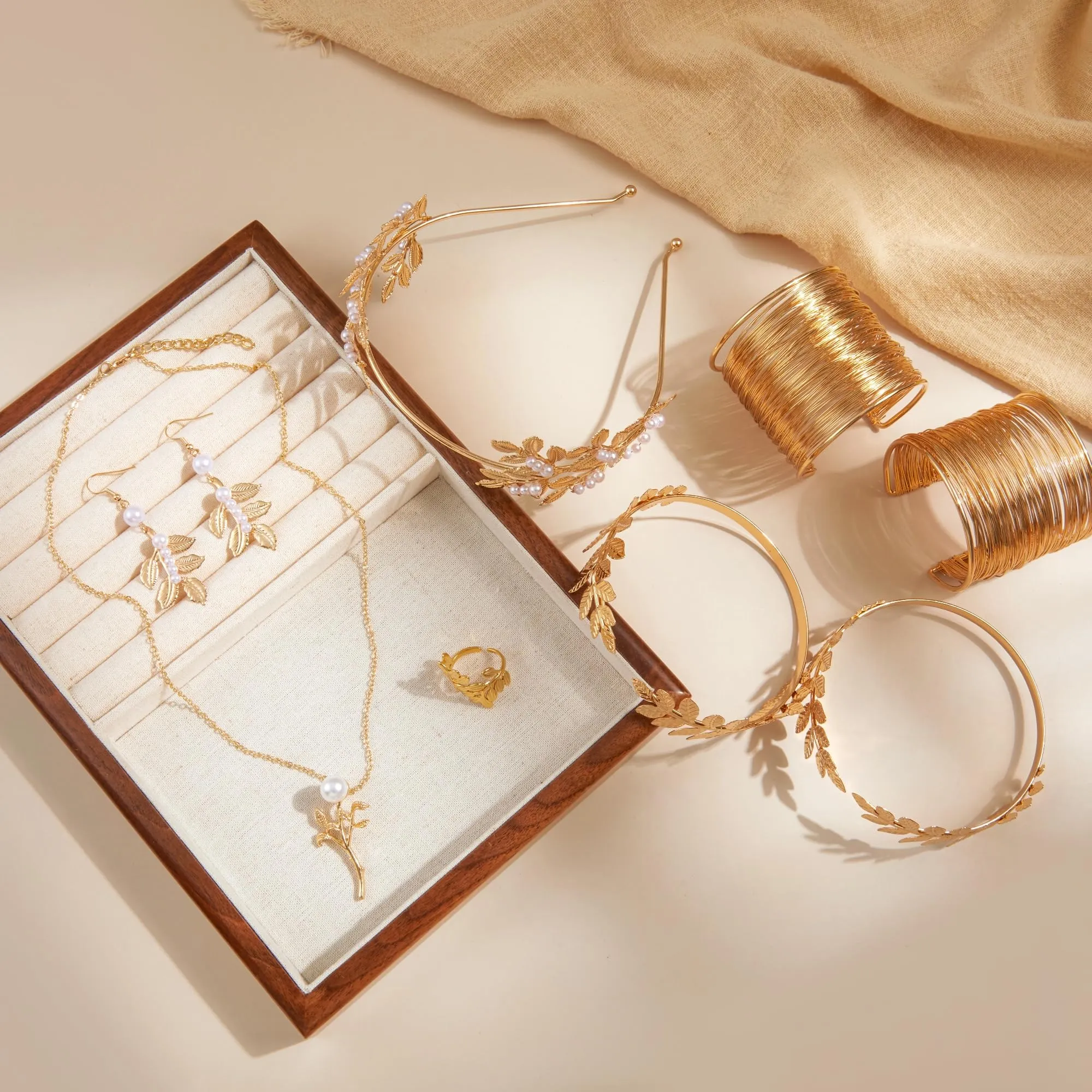 LOFITOR Set Accessori Dea Greca 9 Pezzi - Corona di Alloro, Bracciali a Spirale, Collana, Orecchini Pendenti con Perle - immagine 2
