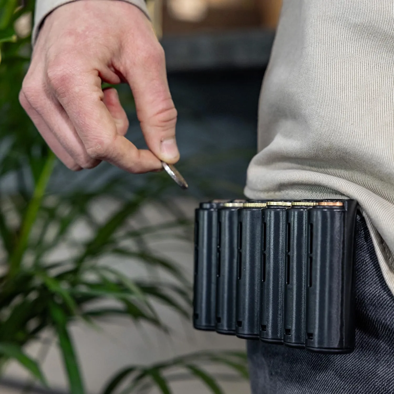 HMF Portafoglio da cameriere in pelle con cintura regolabile, chiusura magnetica, rendiresto Euro e scomparto con cerniera, 20,5 x 10 x 6,5 cm, Nero - immagine 9