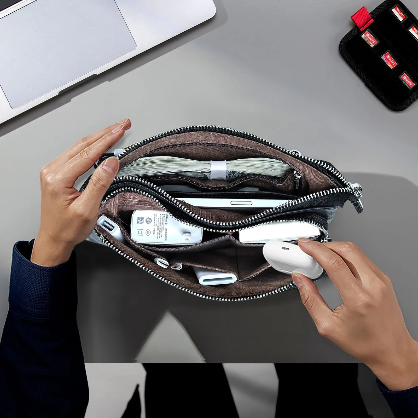 CONTACTS Portafoglio in Pelle da Uomo con Cerniera, Porta Carte, Porta Passaporto e Custodia per Cellulare - immagine 3