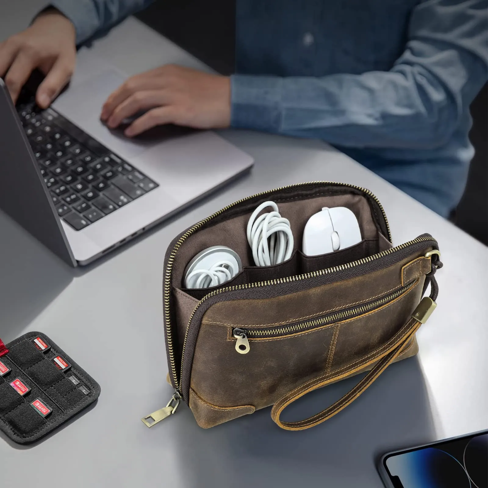 CONTACTS Pochette da Viaggio da Uomo in Vera Pelle con Cinturino da Polso e Portafoglio Passaporto - immagine 6