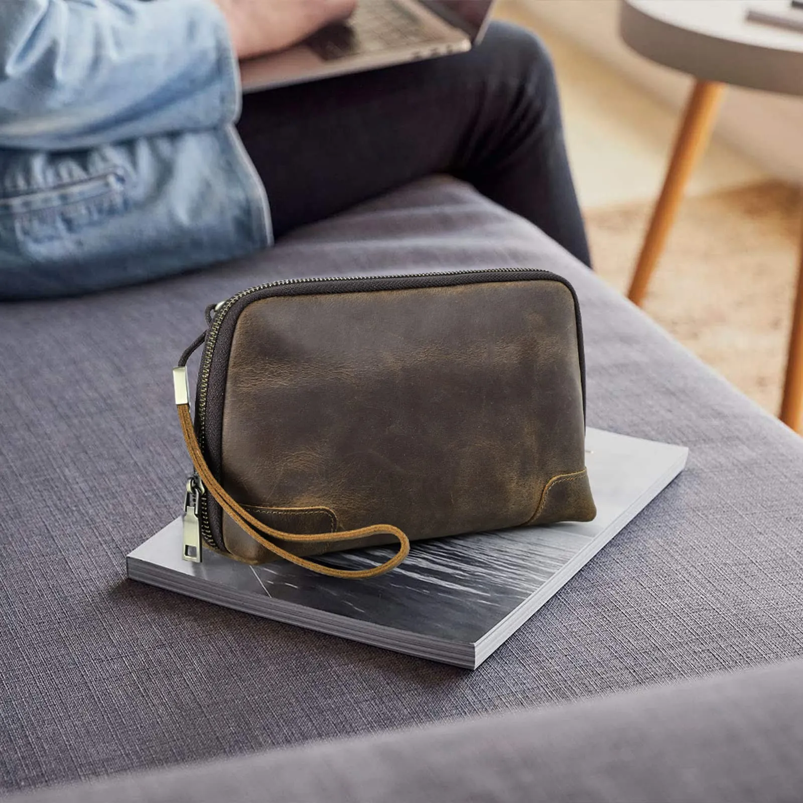 CONTACTS Pochette da Viaggio da Uomo in Vera Pelle con Cinturino da Polso e Portafoglio Passaporto - immagine 7