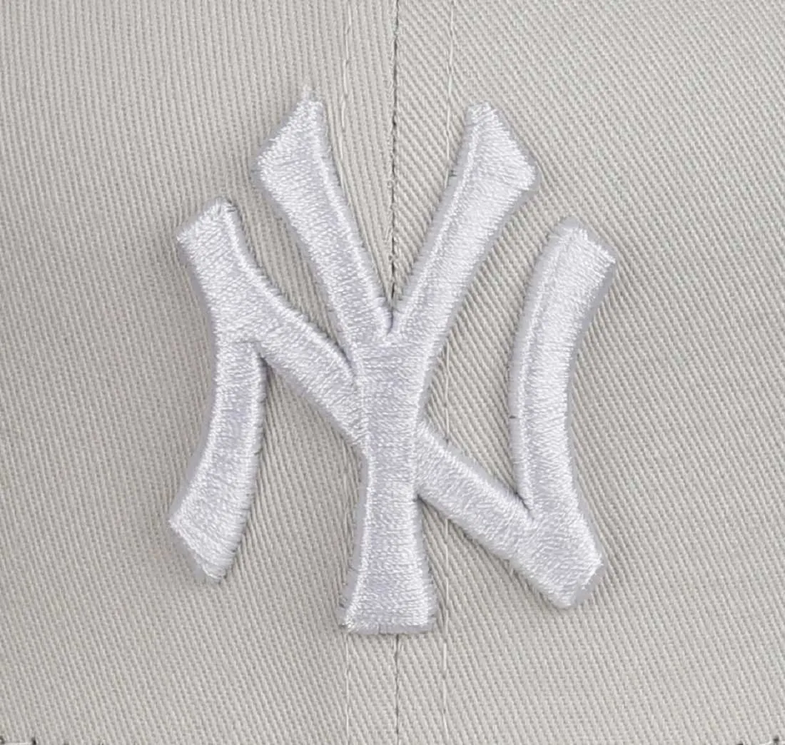 New Era New York Yankees Cappello da Donna, Beige Chiaro, Taglia Unica - immagine 3