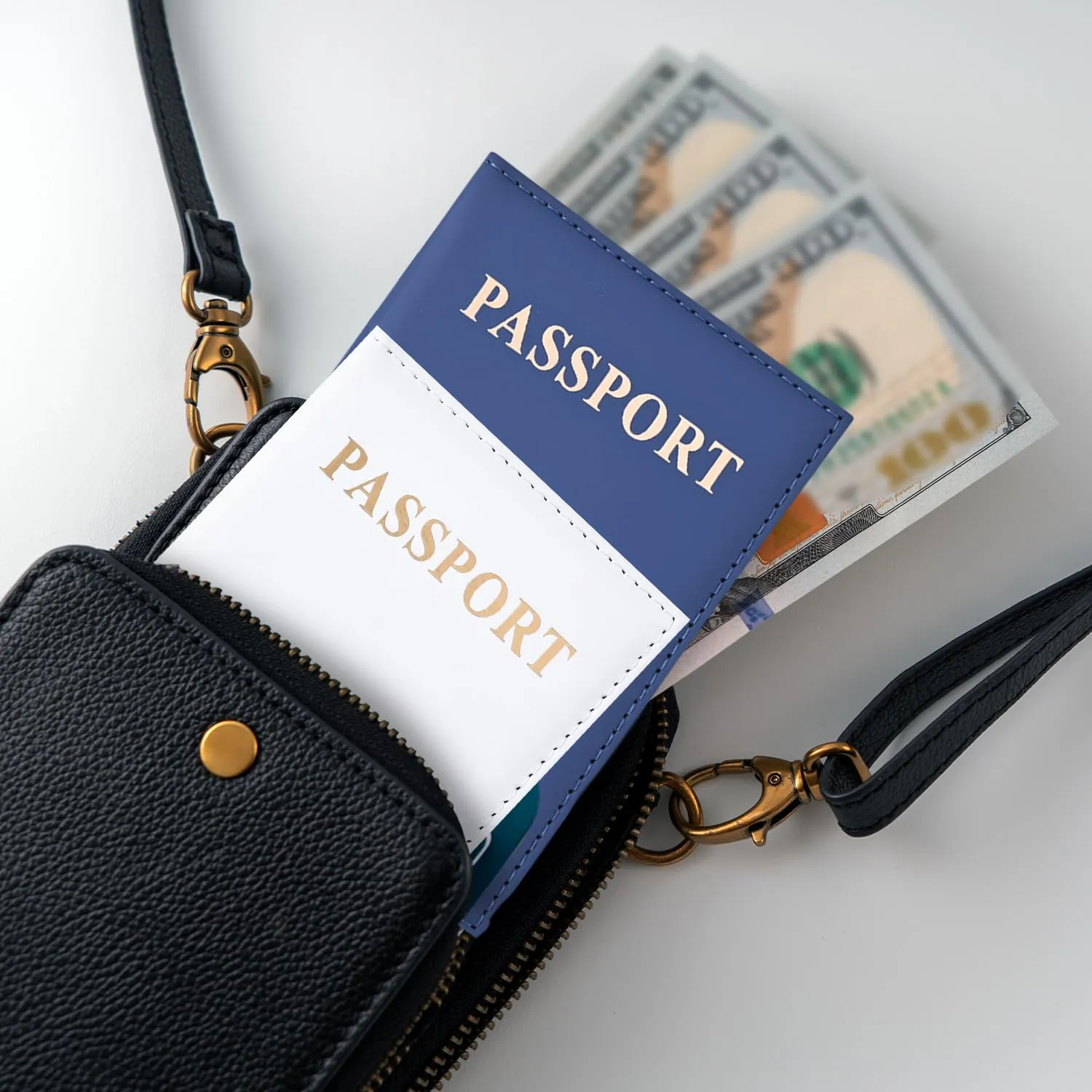 REEKNOKOL Set di 2 Porta Passaporto in Pelle PU (Blu+Bianco) - immagine 3