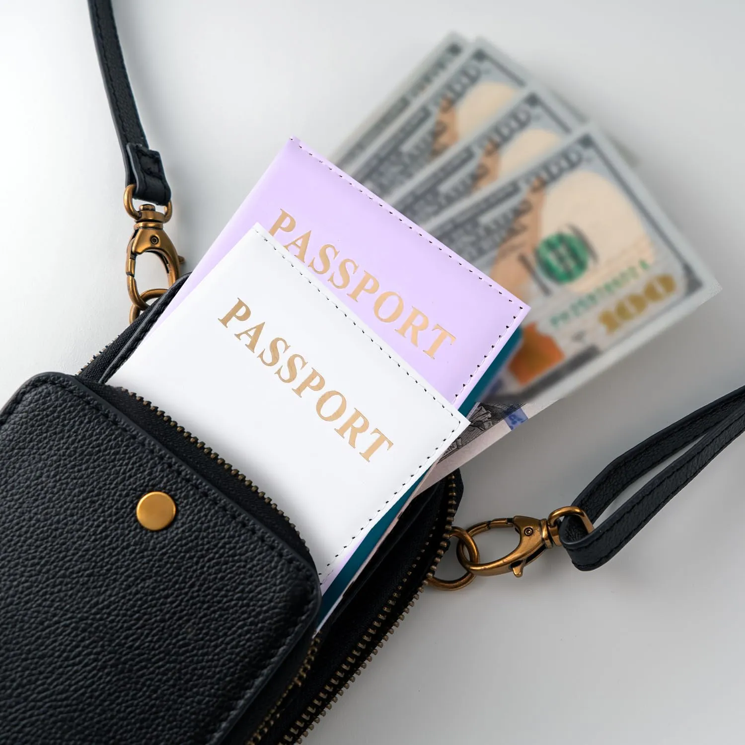 REEKNOKOL Set di 2 Porta Passaporto in Pelle PU, Custodia Protettiva per Documenti di Viaggio, Carte di Credito e Carte d'Imbarco (Viola+Bianco) - immagine 6