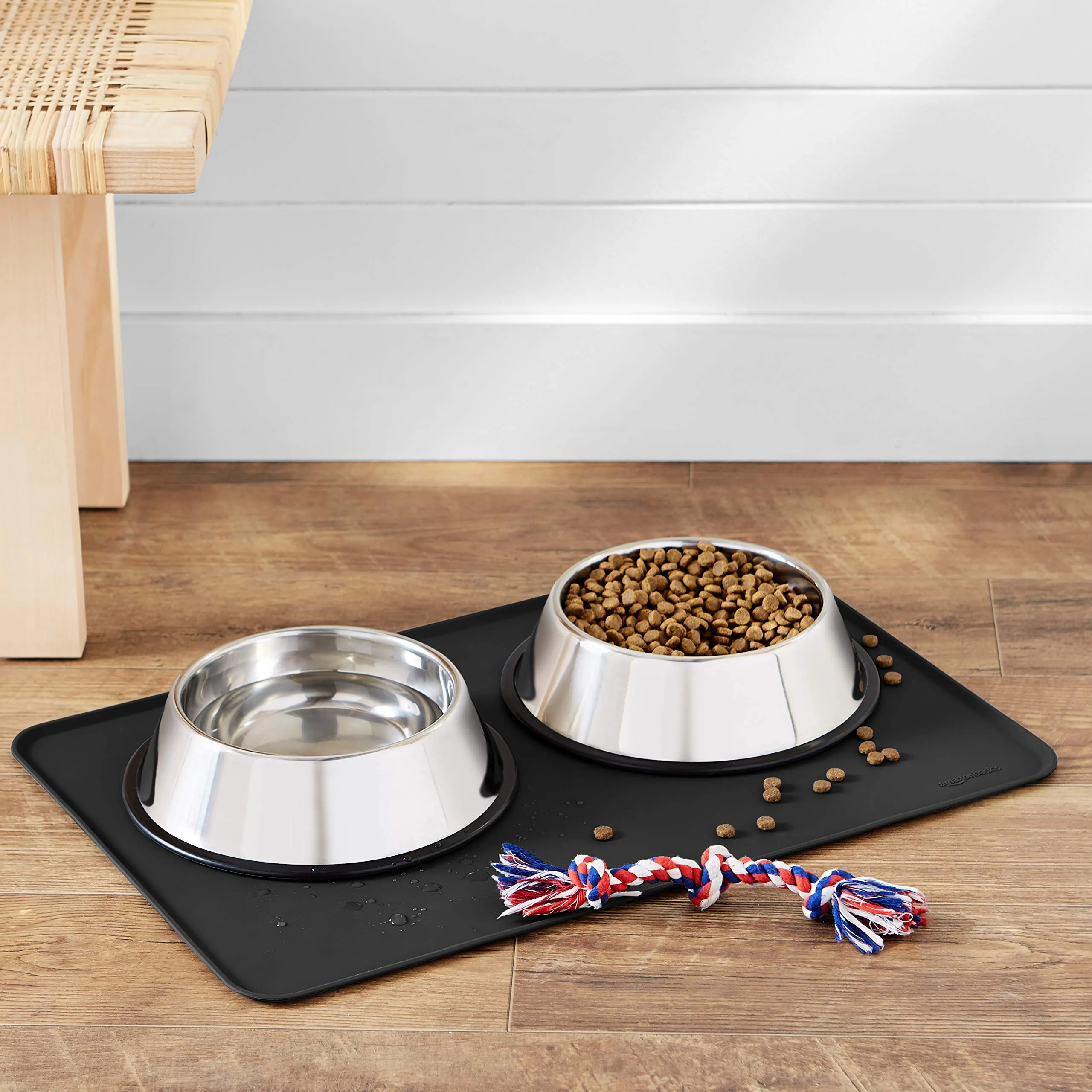 Amazon Basics Tappetino Sottociotola per Animali Domestici in Silicone, Impermeabile, 61 x 41 cm, Nero - immagine 5