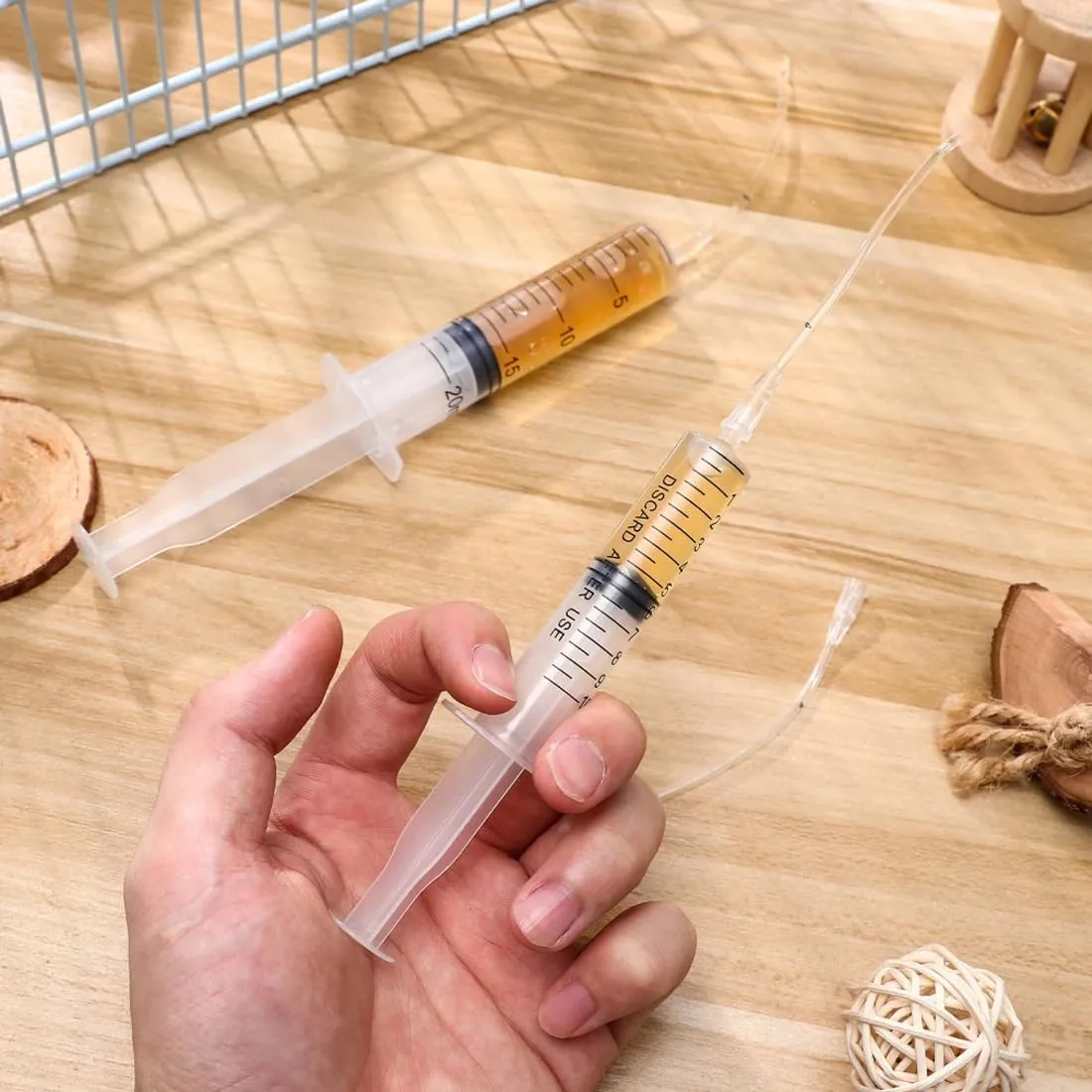 YIPFEN Kit Alimentazione Manuale per Uccelli, 2 Siringhe da 10 ml e 10 Tubi Flessibili per Pappagalli e Colombi - immagine 4
