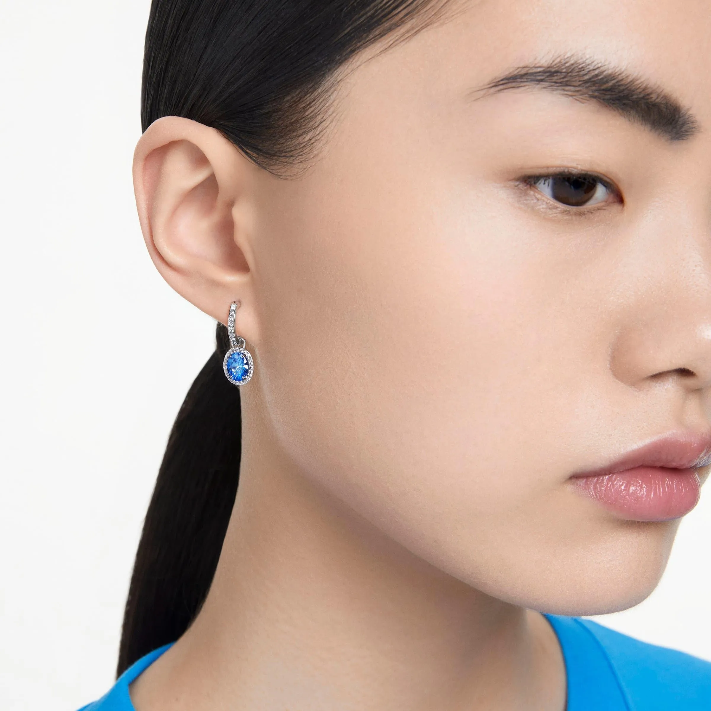 Swarovski Constella Orecchini Pendenti con Cristalli e Zirconia a Taglio Ovale, Placcatura in Tonalità Rodio, Blu - immagine 5