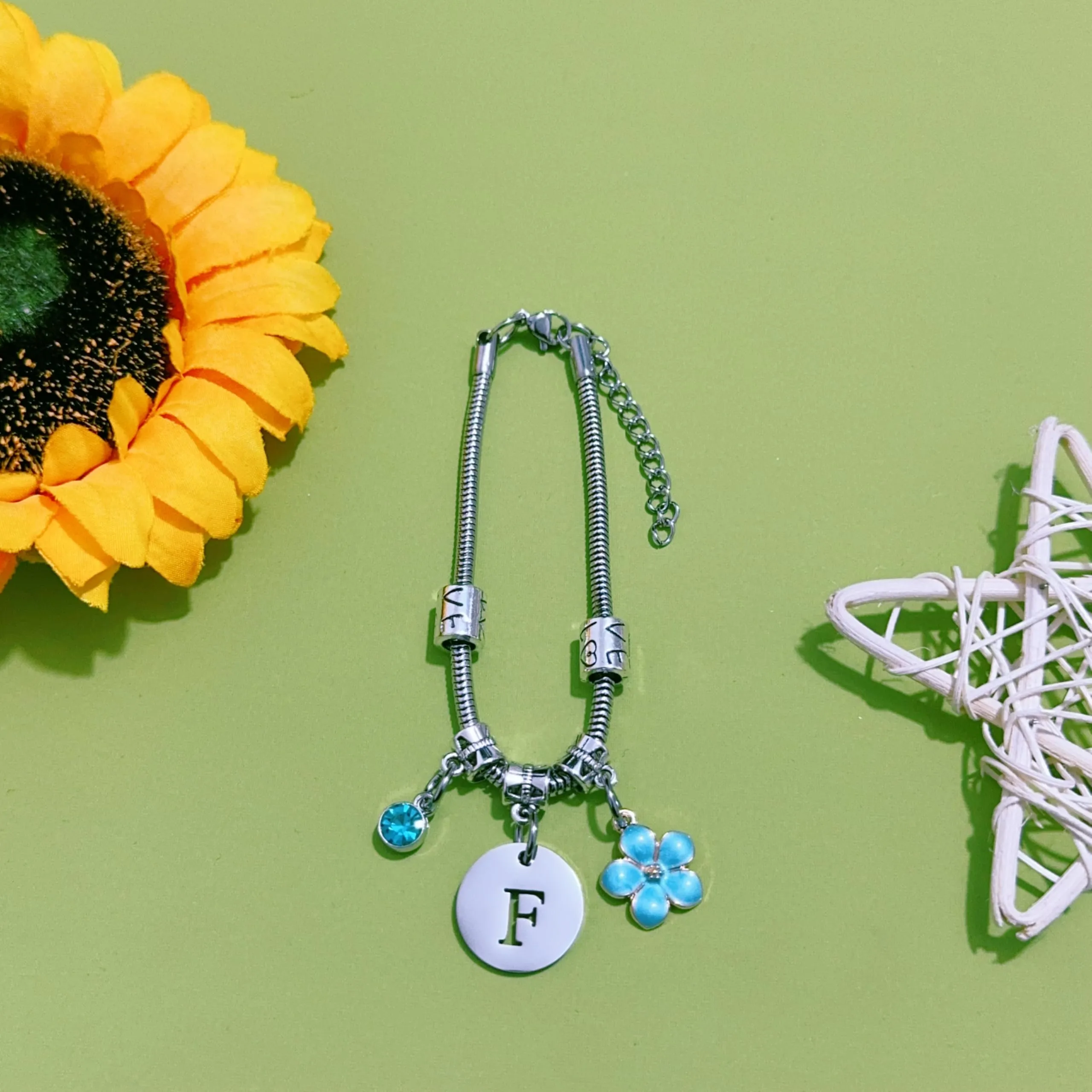 ZYMGUO Bracciale con Iniziale Lettera F in Acciaio Inossidabile Colore Argento - immagine 3